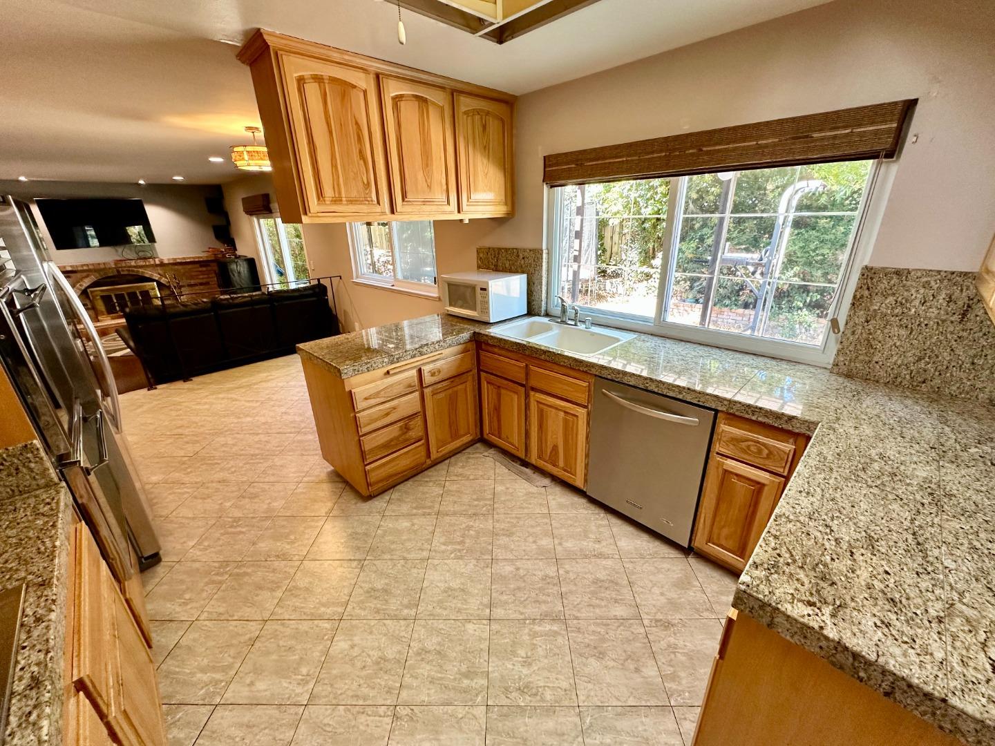 Detail Gallery Image 6 of 19 For 213 Purple Glen Dr, San Jose,  CA 95119 - 5 Beds | 3 Baths