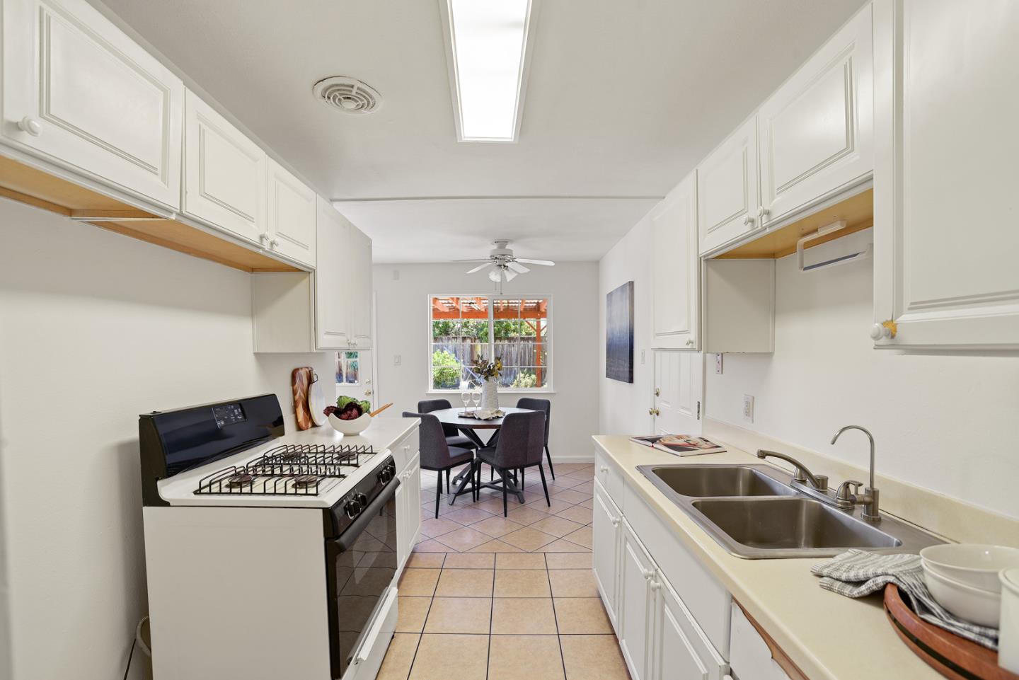 Detail Gallery Image 3 of 12 For 39947 Michelle St, Fremont,  CA 94538 - 3 Beds | 1 Baths
