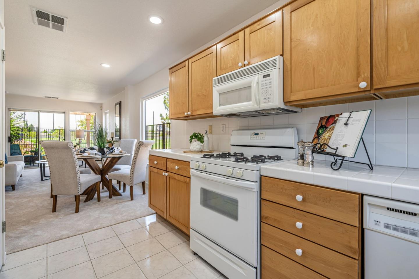 Detail Gallery Image 10 of 46 For 1517 Hermocilla Way, San Jose,  CA 95116 - 3 Beds | 2/1 Baths