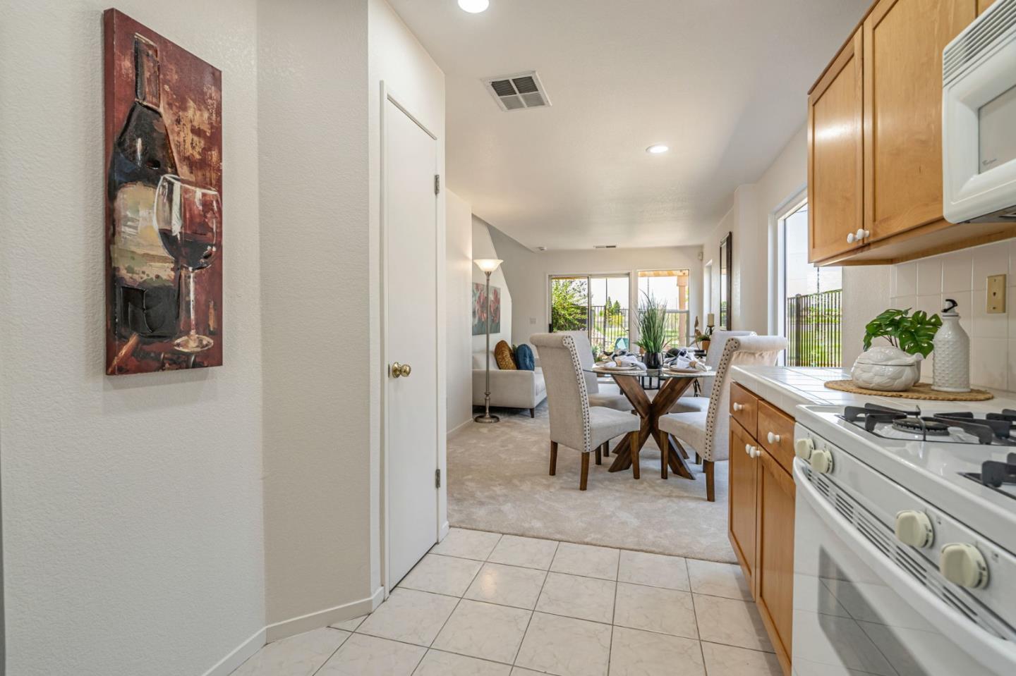 Detail Gallery Image 11 of 46 For 1517 Hermocilla Way, San Jose,  CA 95116 - 3 Beds | 2/1 Baths