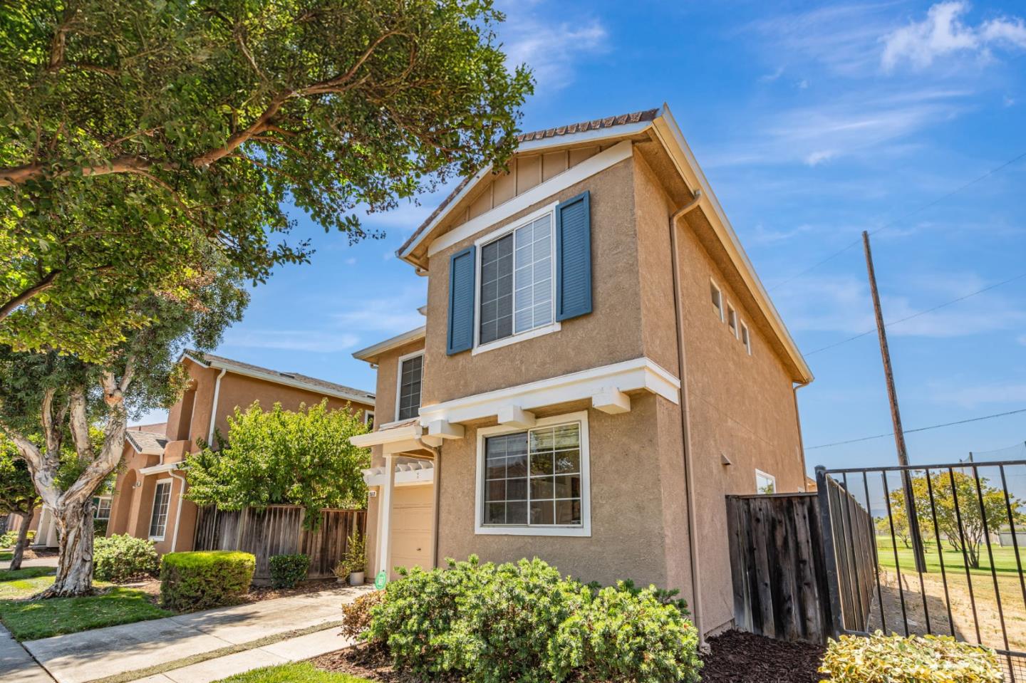 Detail Gallery Image 3 of 46 For 1517 Hermocilla Way, San Jose,  CA 95116 - 3 Beds | 2/1 Baths