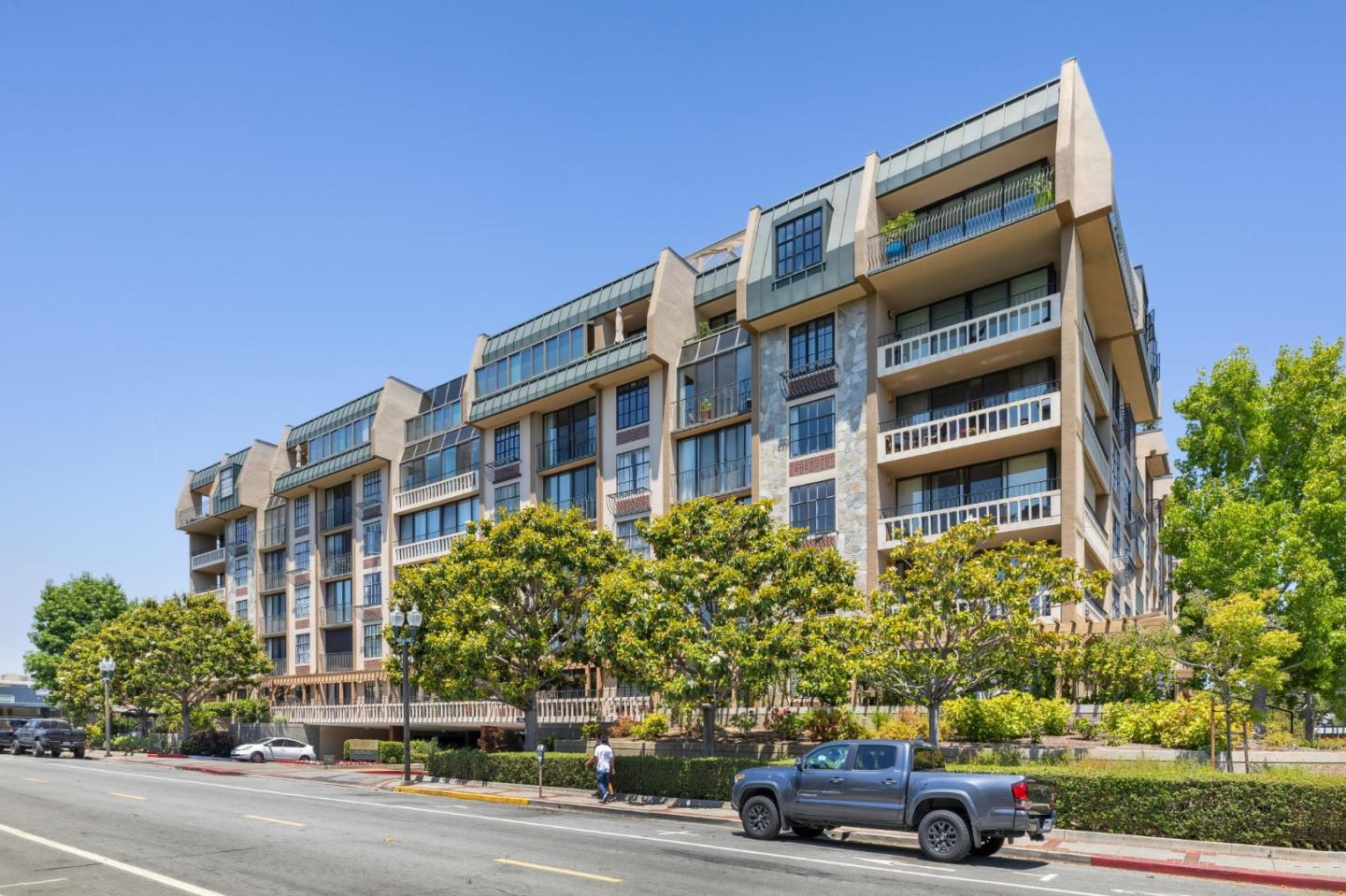 Detail Gallery Image 2 of 40 For 555 Laurel Ave #314,  San Mateo,  CA 94401 - 1 Beds | 2 Baths