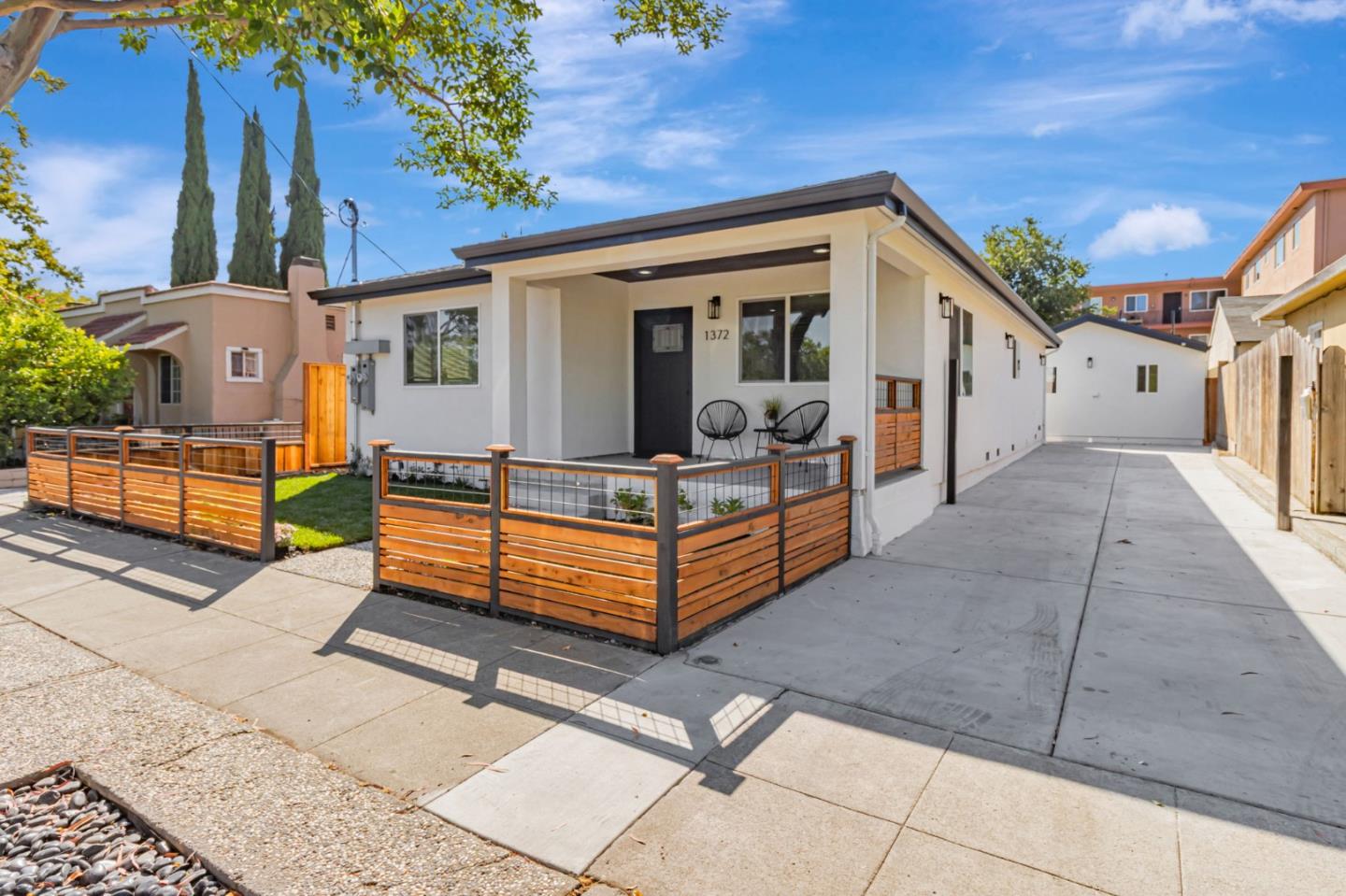 Detail Gallery Image 3 of 54 For 1372 Davis St, San Jose,  CA 95126 - 4 Beds | 2 Baths