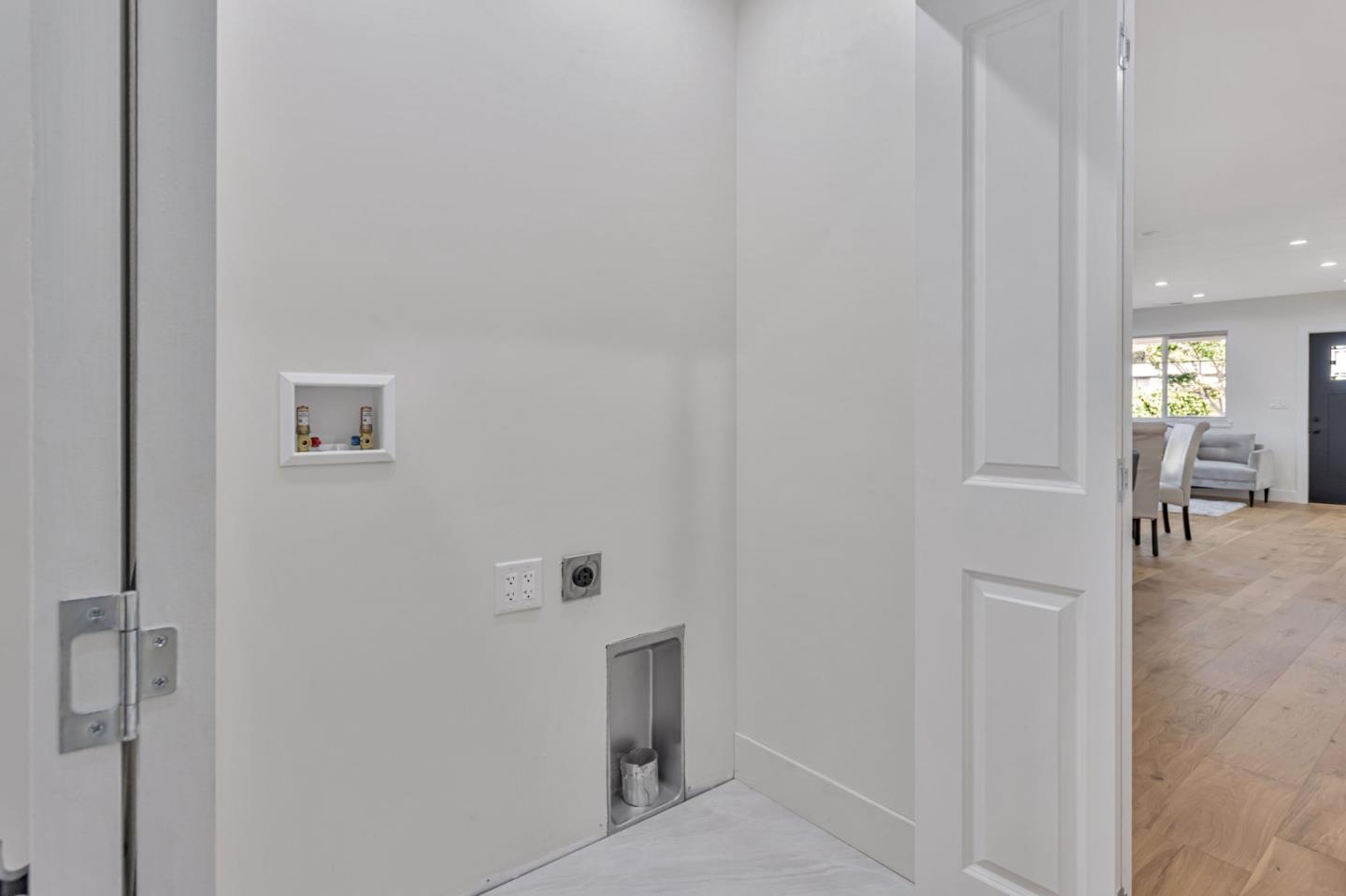 Detail Gallery Image 33 of 54 For 1372 Davis St, San Jose,  CA 95126 - 4 Beds | 2 Baths