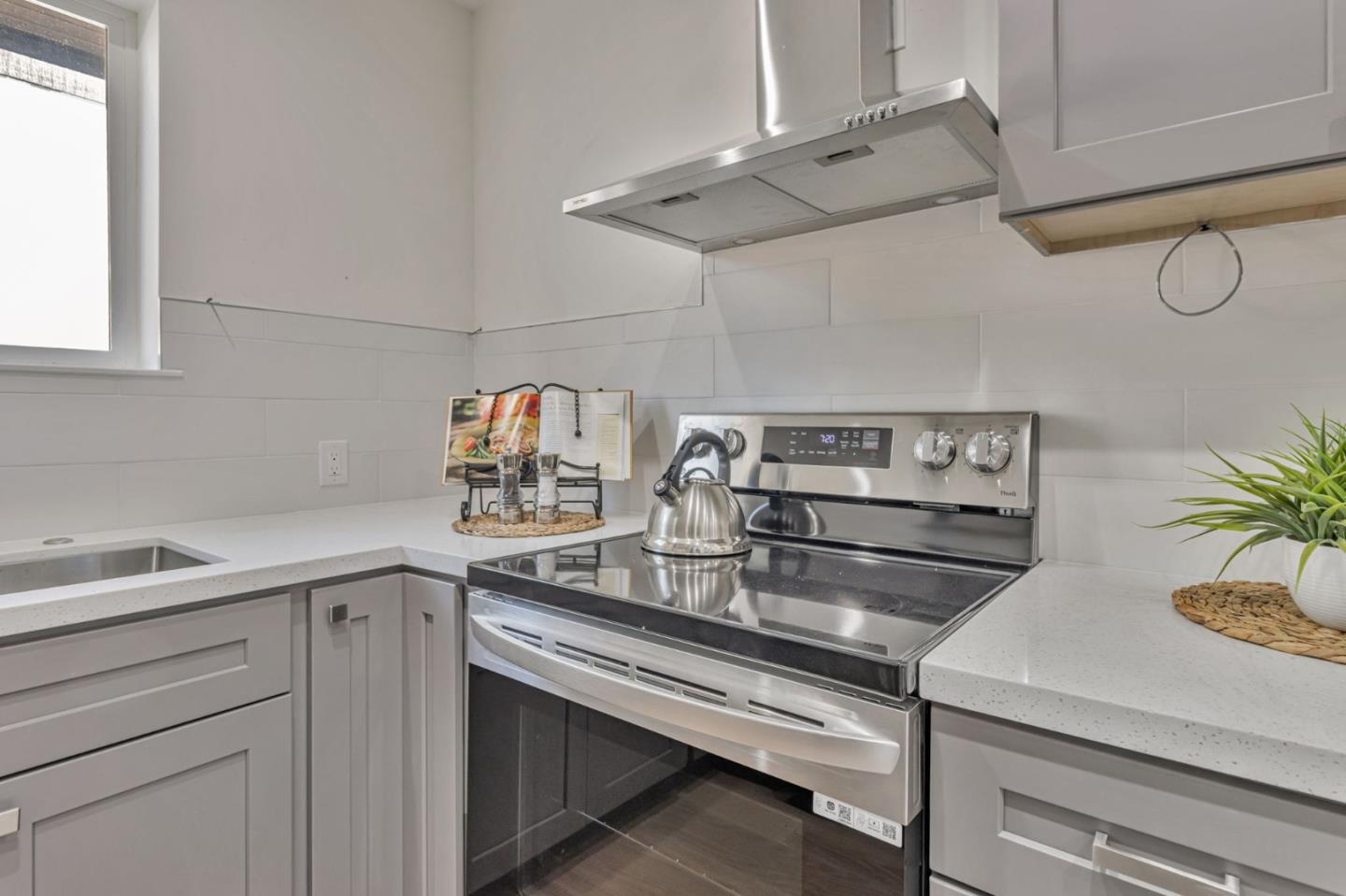 Detail Gallery Image 48 of 54 For 1372 Davis St, San Jose,  CA 95126 - 4 Beds | 2 Baths