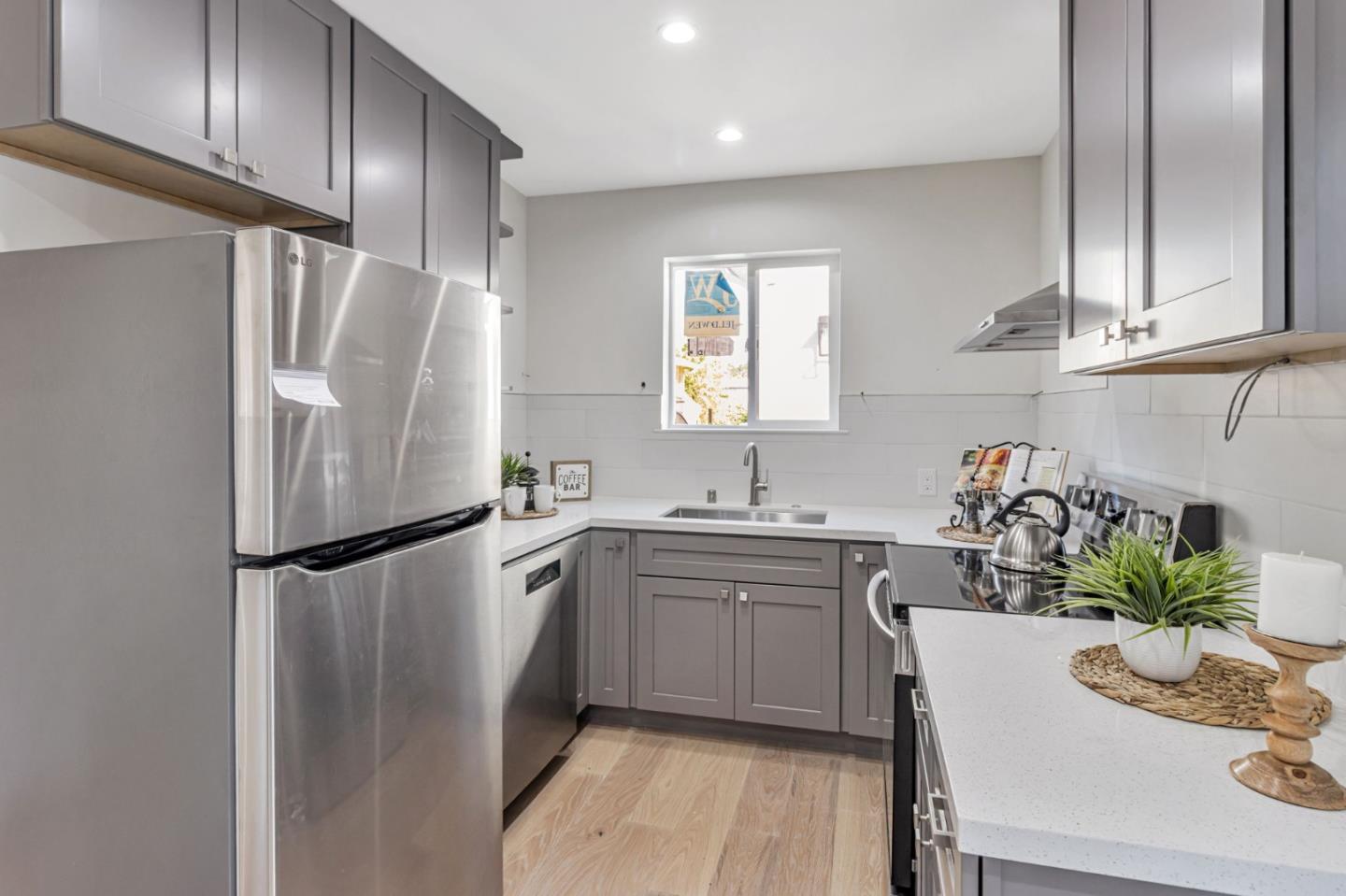Detail Gallery Image 49 of 54 For 1372 Davis St, San Jose,  CA 95126 - 4 Beds | 2 Baths
