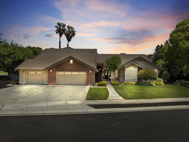 Detail Gallery Image 2 of 79 For 120 Tierra Del Sol, Hollister,  CA 95023 - 4 Beds | 3/1 Baths