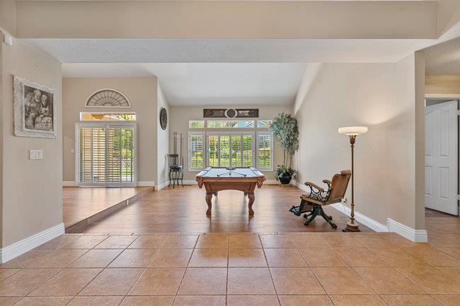 Detail Gallery Image 8 of 79 For 120 Tierra Del Sol, Hollister,  CA 95023 - 4 Beds | 3/1 Baths