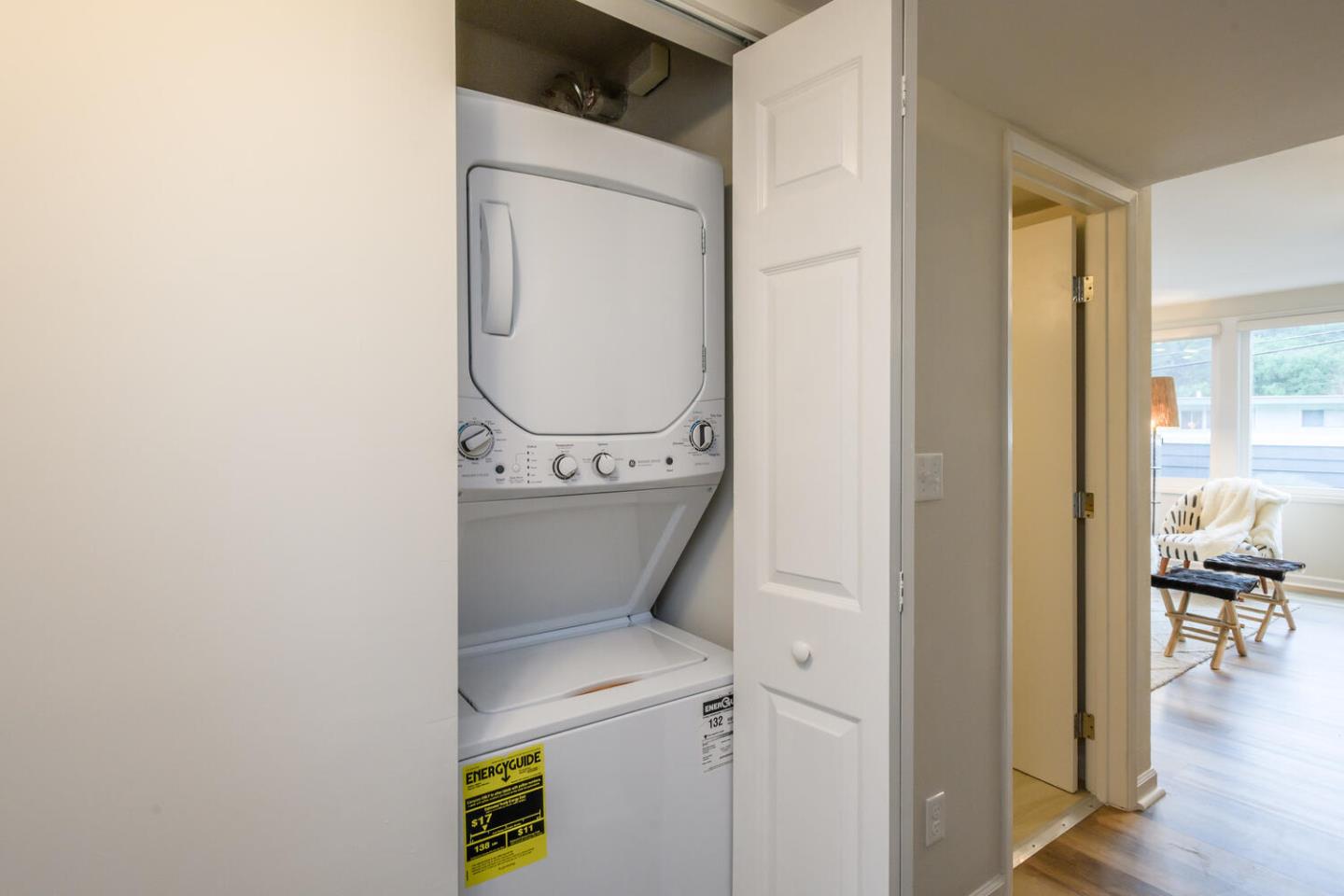 Detail Gallery Image 10 of 22 For 2302 Carlmont Dr, Belmont,  CA 94002 - – Beds | – Baths