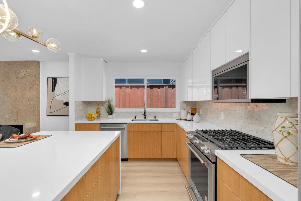 Detail Gallery Image 12 of 49 For 3431 Fleetwood Dr, San Bruno,  CA 94066 - 3 Beds | 2 Baths