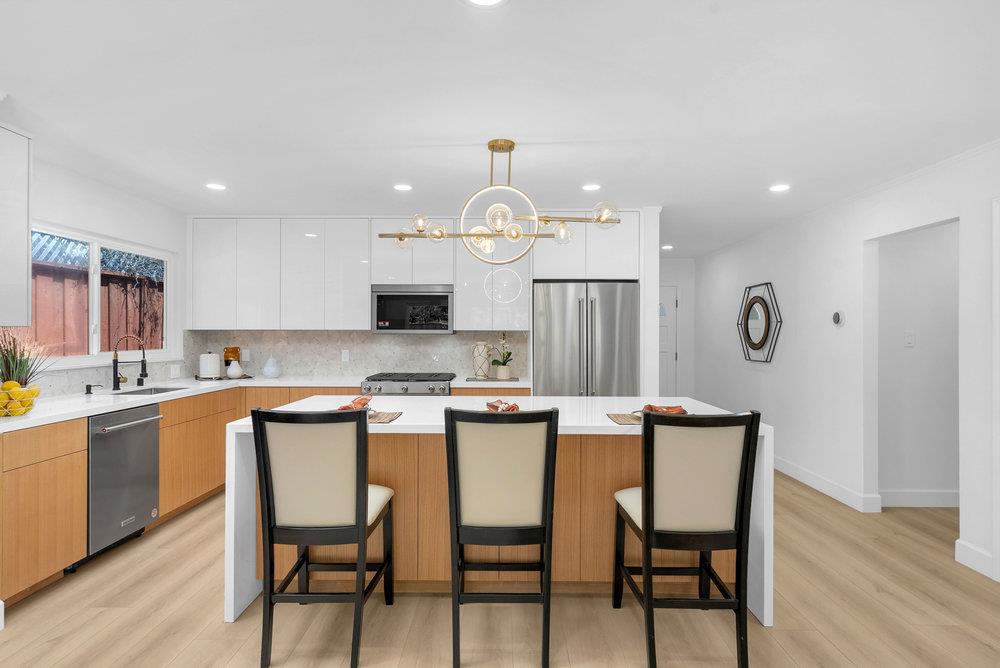 Detail Gallery Image 7 of 49 For 3431 Fleetwood Dr, San Bruno,  CA 94066 - 3 Beds | 2 Baths