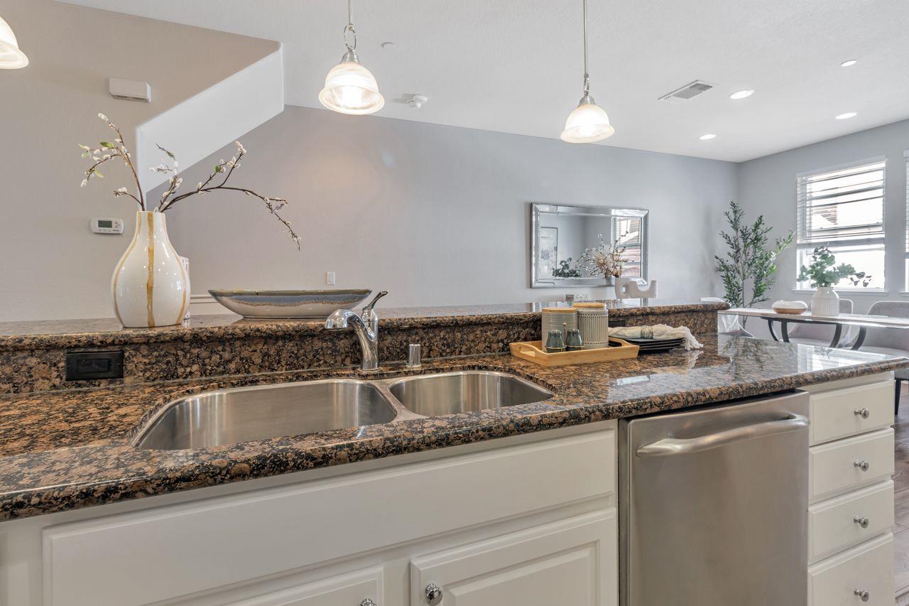 Detail Gallery Image 11 of 31 For 907 Rancho Pl, San Jose,  CA 95126 - 2 Beds | 2/1 Baths