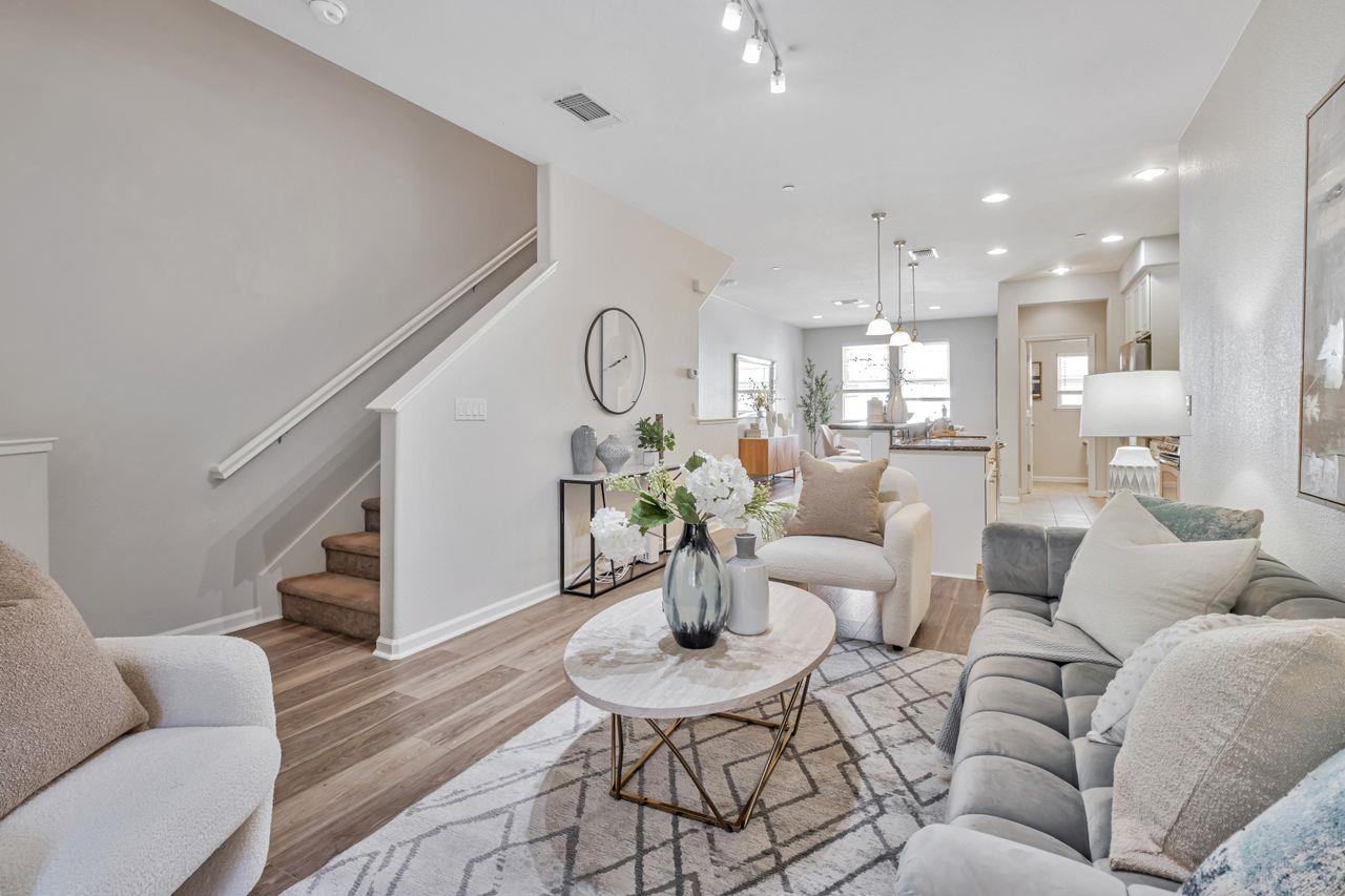 Detail Gallery Image 5 of 31 For 907 Rancho Pl, San Jose,  CA 95126 - 2 Beds | 2/1 Baths