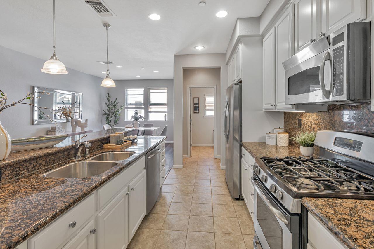 Detail Gallery Image 8 of 31 For 907 Rancho Pl, San Jose,  CA 95126 - 2 Beds | 2/1 Baths