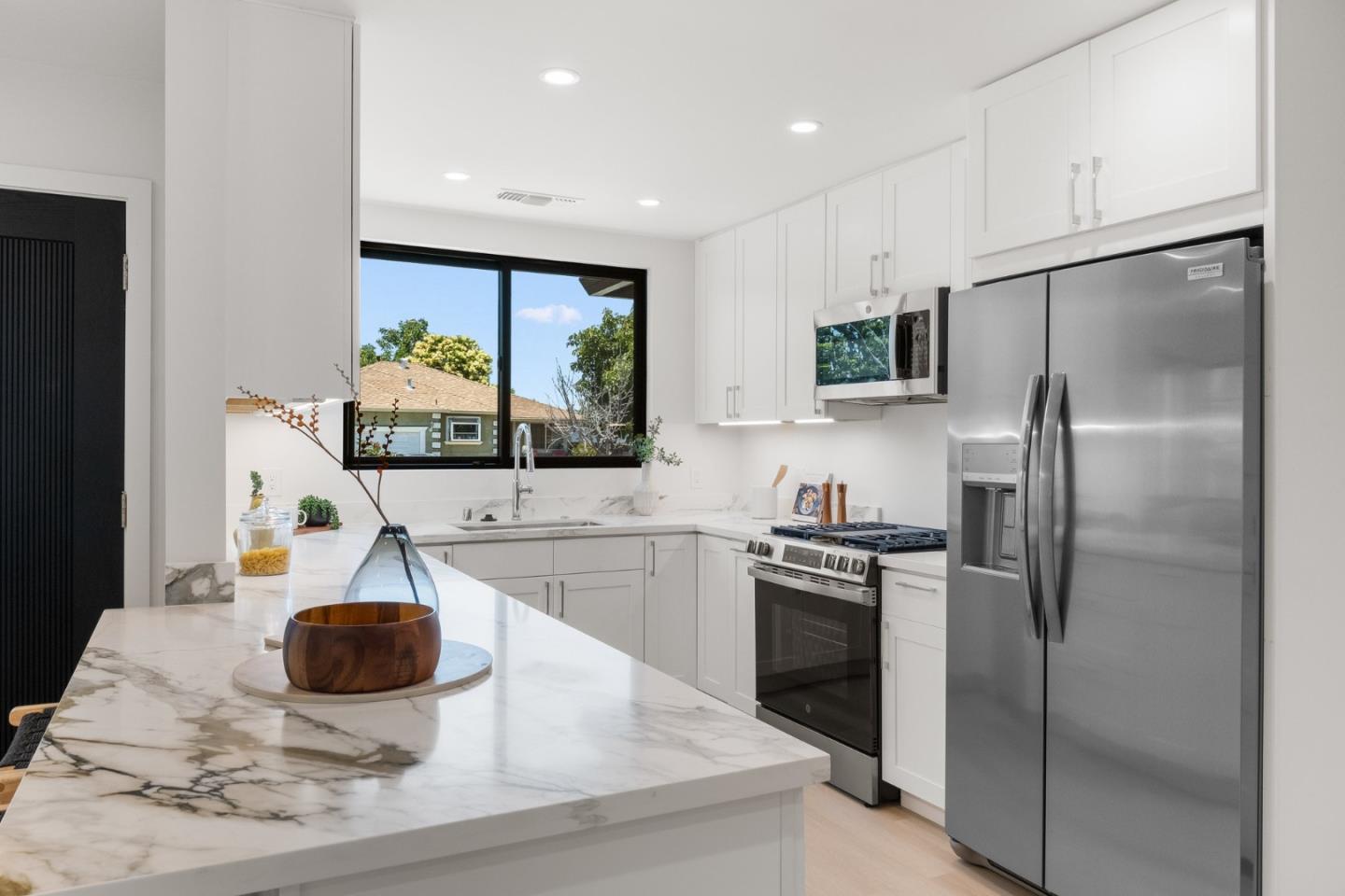 Detail Gallery Image 14 of 50 For 120 Abelia Way, East Palo Alto,  CA 94303 - 3 Beds | 2 Baths