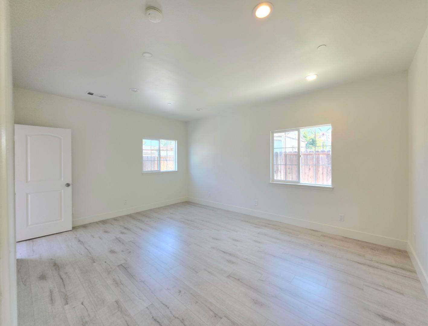 Detail Gallery Image 5 of 9 For 3405 E Hills Dr, San Jose,  CA 95127 - 7 Beds | 6 Baths