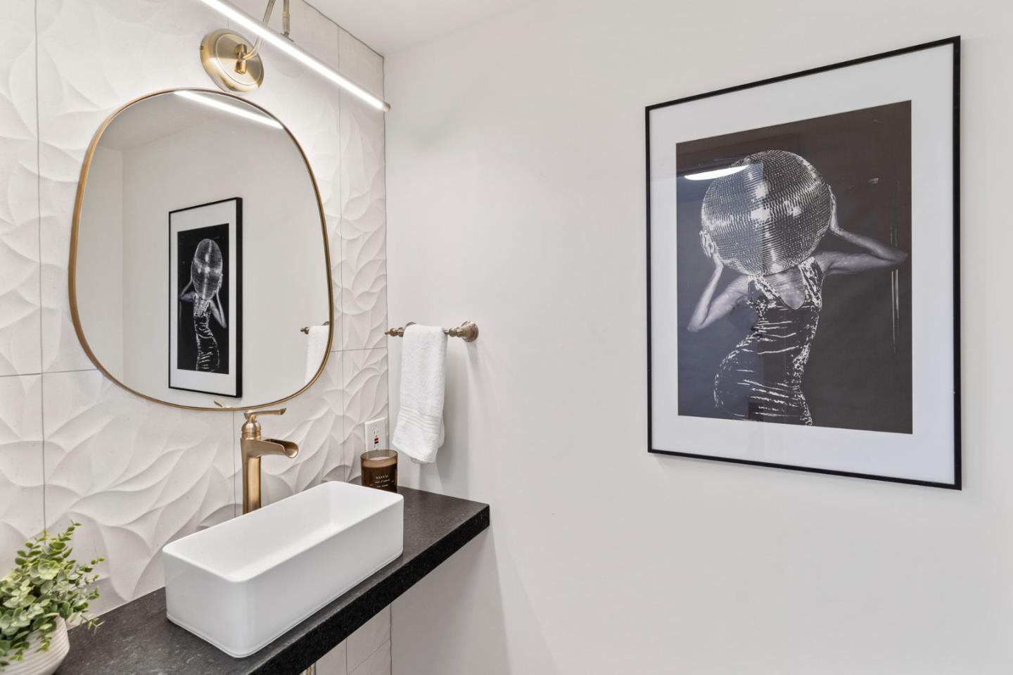 Detail Gallery Image 13 of 36 For 522 Summit Dr, Redwood City,  CA 94062 - 4 Beds | 3/1 Baths