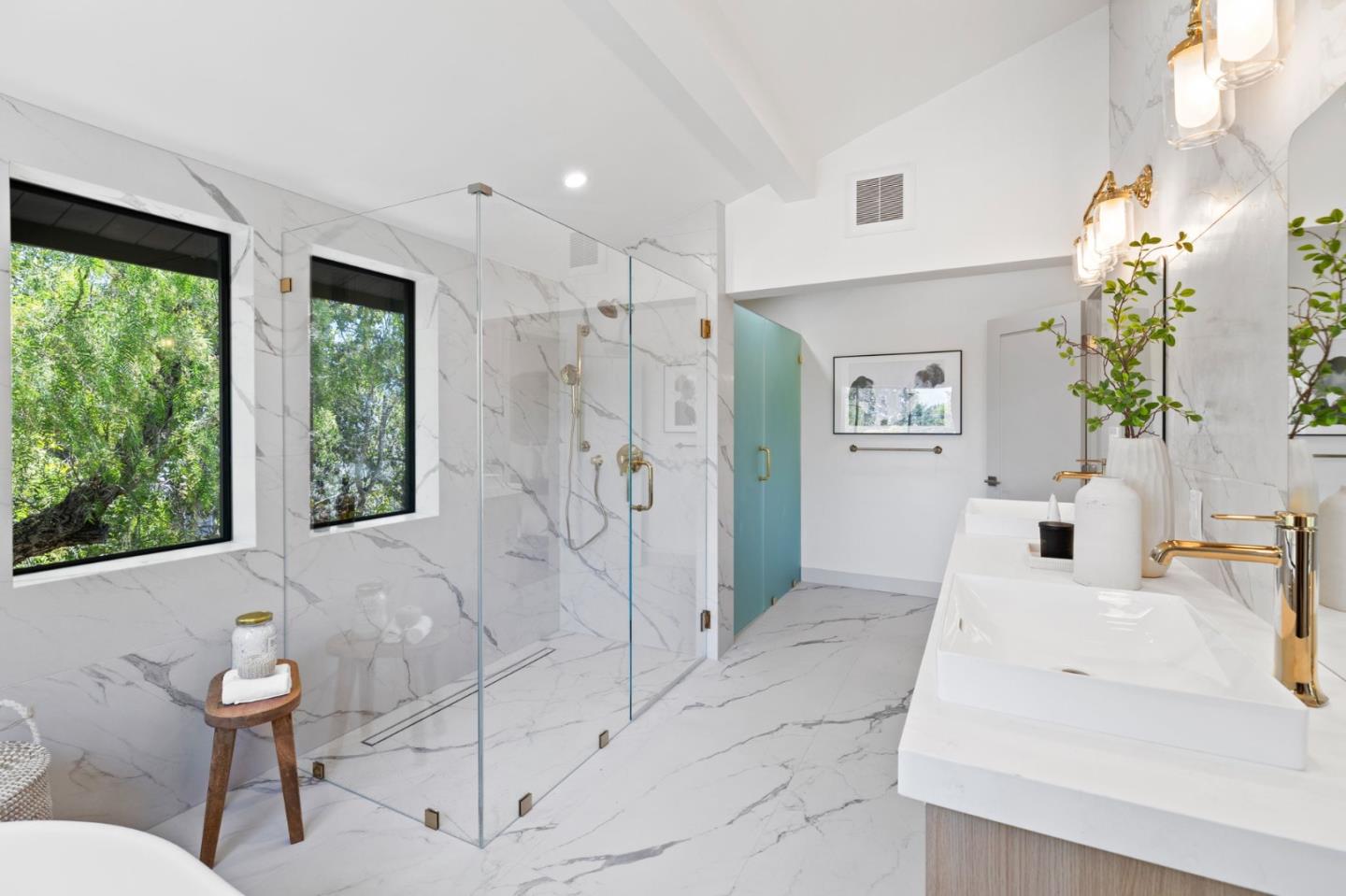 Detail Gallery Image 17 of 36 For 522 Summit Dr, Redwood City,  CA 94062 - 4 Beds | 3/1 Baths