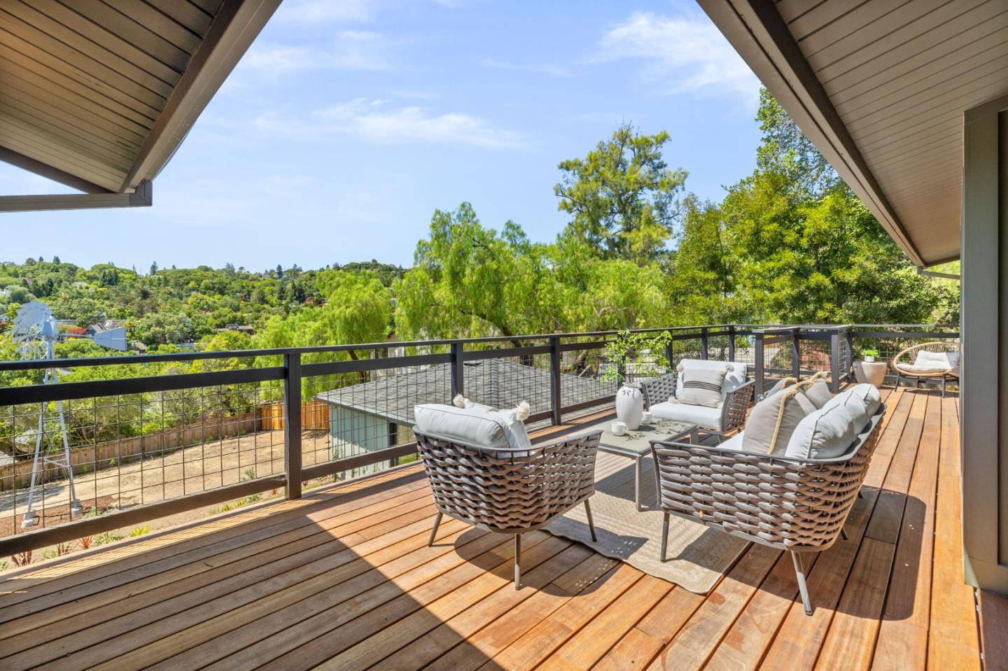 Detail Gallery Image 18 of 36 For 522 Summit Dr, Redwood City,  CA 94062 - 4 Beds | 3/1 Baths