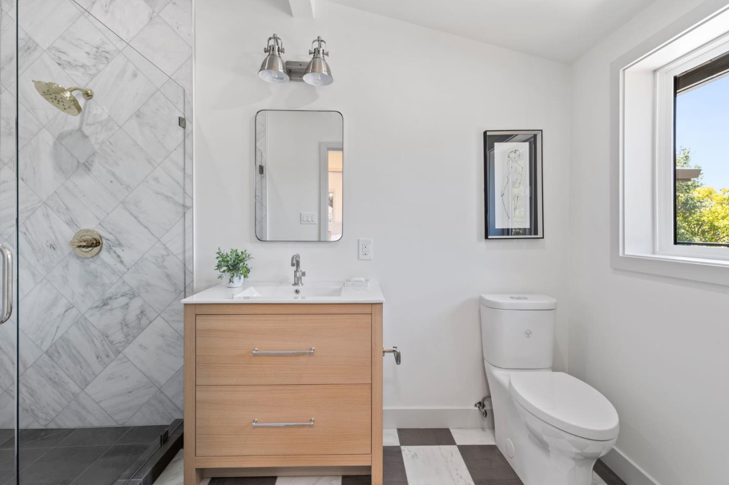 Detail Gallery Image 25 of 36 For 522 Summit Dr, Redwood City,  CA 94062 - 4 Beds | 3/1 Baths