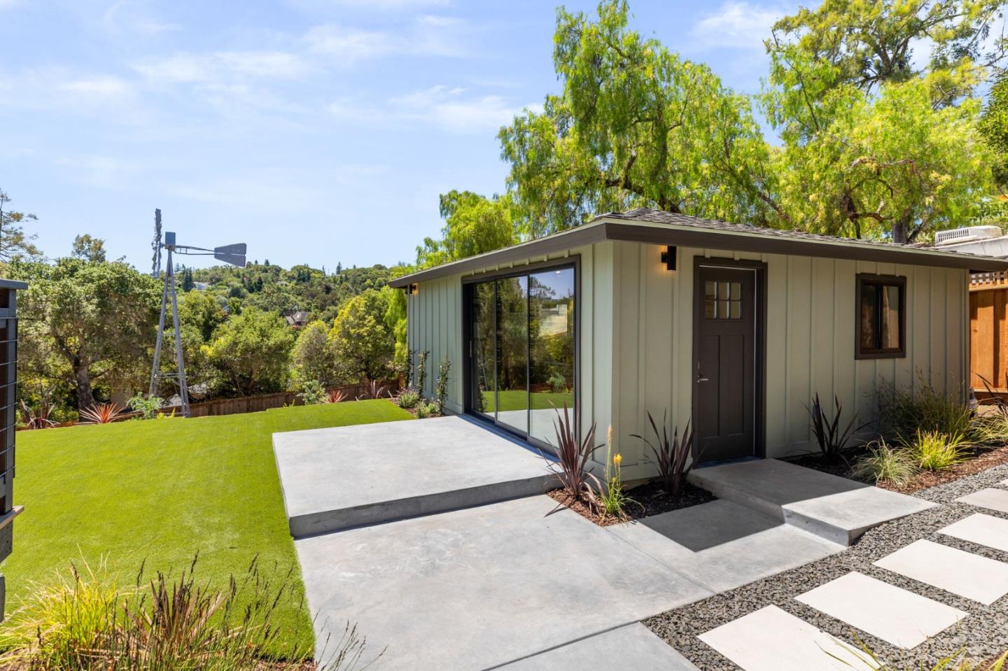 Detail Gallery Image 29 of 36 For 522 Summit Dr, Redwood City,  CA 94062 - 4 Beds | 3/1 Baths