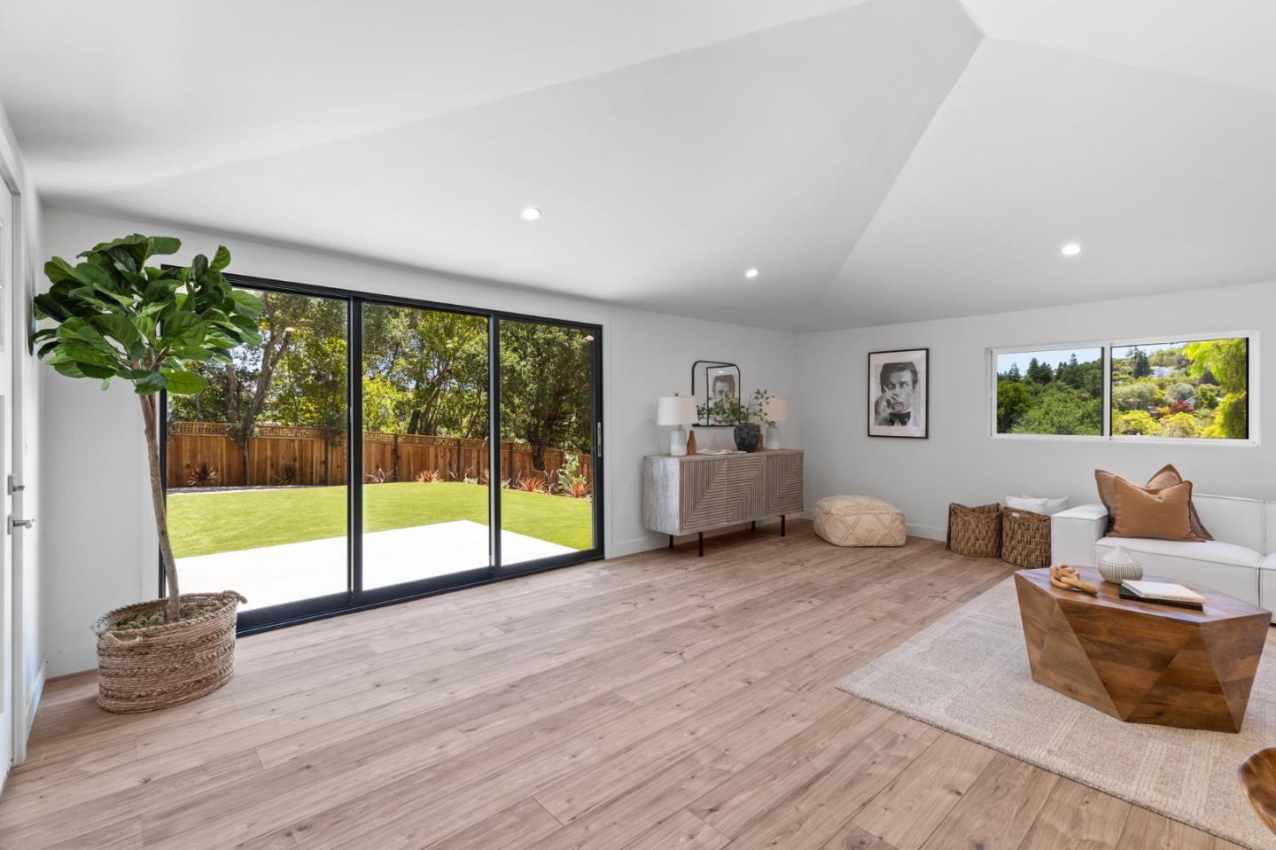 Detail Gallery Image 31 of 36 For 522 Summit Dr, Redwood City,  CA 94062 - 4 Beds | 3/1 Baths
