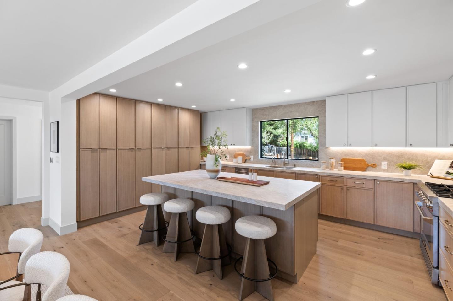 Detail Gallery Image 9 of 36 For 522 Summit Dr, Redwood City,  CA 94062 - 4 Beds | 3/1 Baths