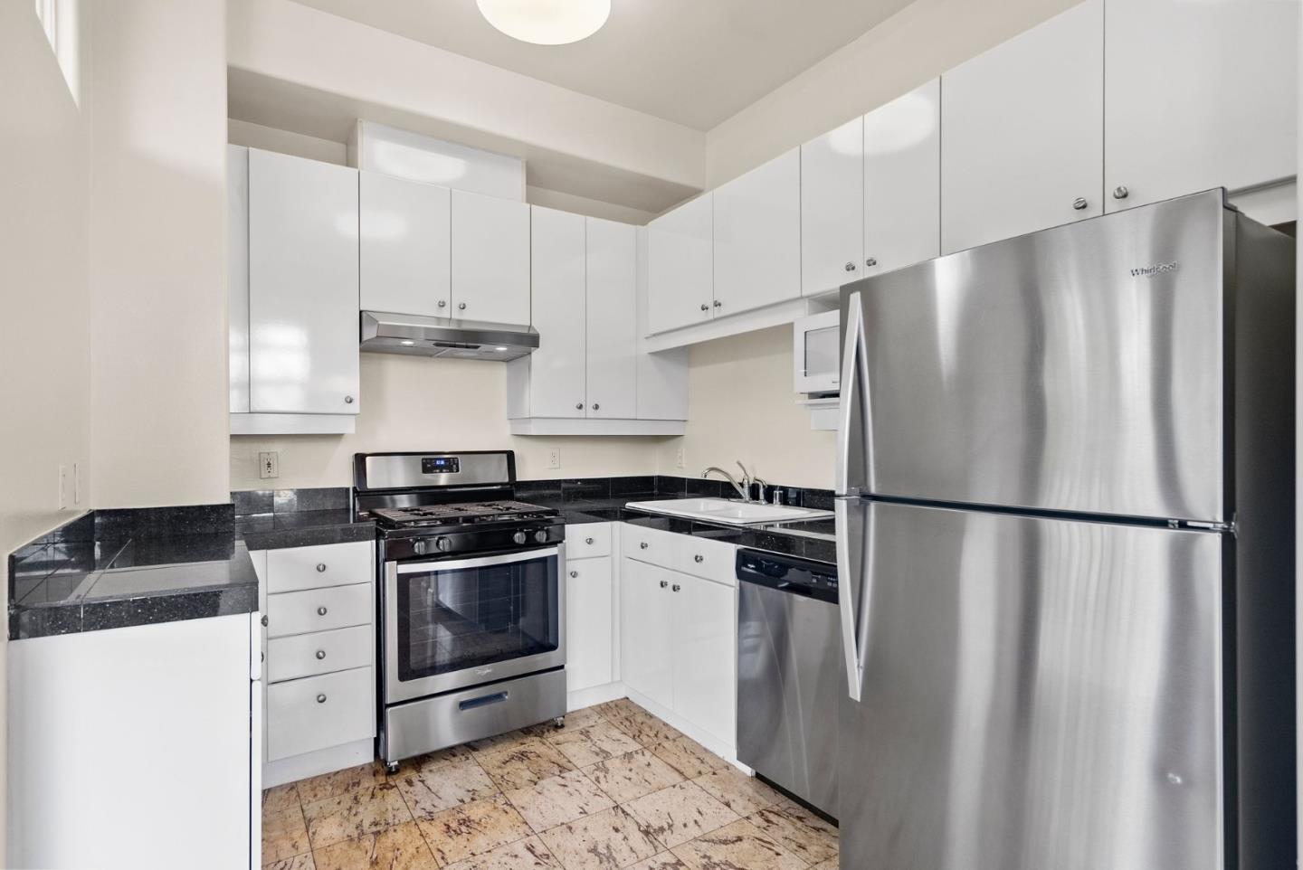 Detail Gallery Image 10 of 38 For 200 Sheridan #304,  Palo Alto,  CA 94306 - 2 Beds | 2 Baths