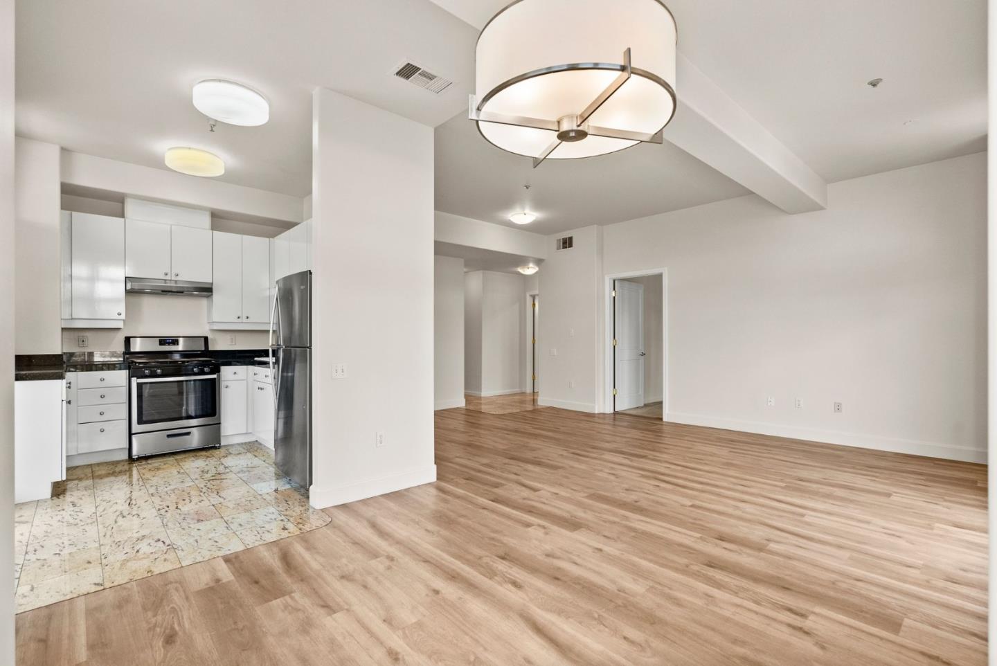 Detail Gallery Image 12 of 38 For 200 Sheridan #304,  Palo Alto,  CA 94306 - 2 Beds | 2 Baths