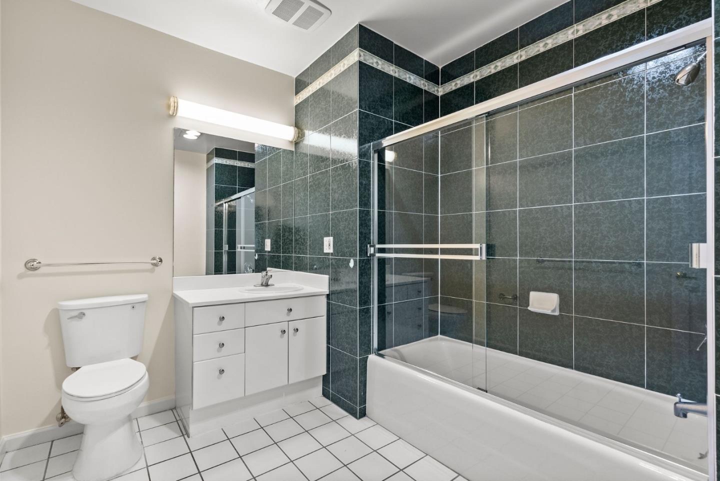 Detail Gallery Image 24 of 38 For 200 Sheridan #304,  Palo Alto,  CA 94306 - 2 Beds | 2 Baths