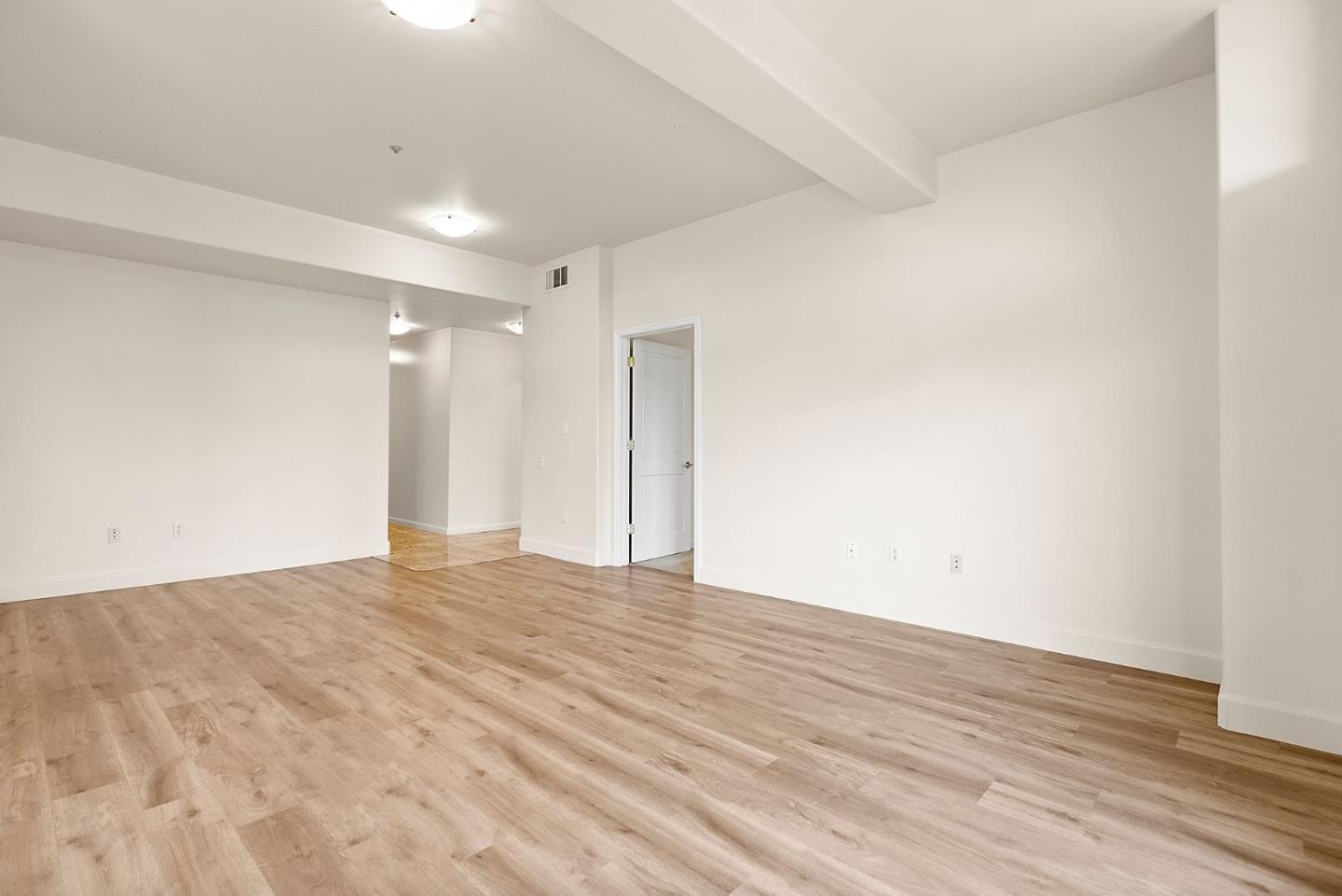 Detail Gallery Image 3 of 38 For 200 Sheridan #304,  Palo Alto,  CA 94306 - 2 Beds | 2 Baths