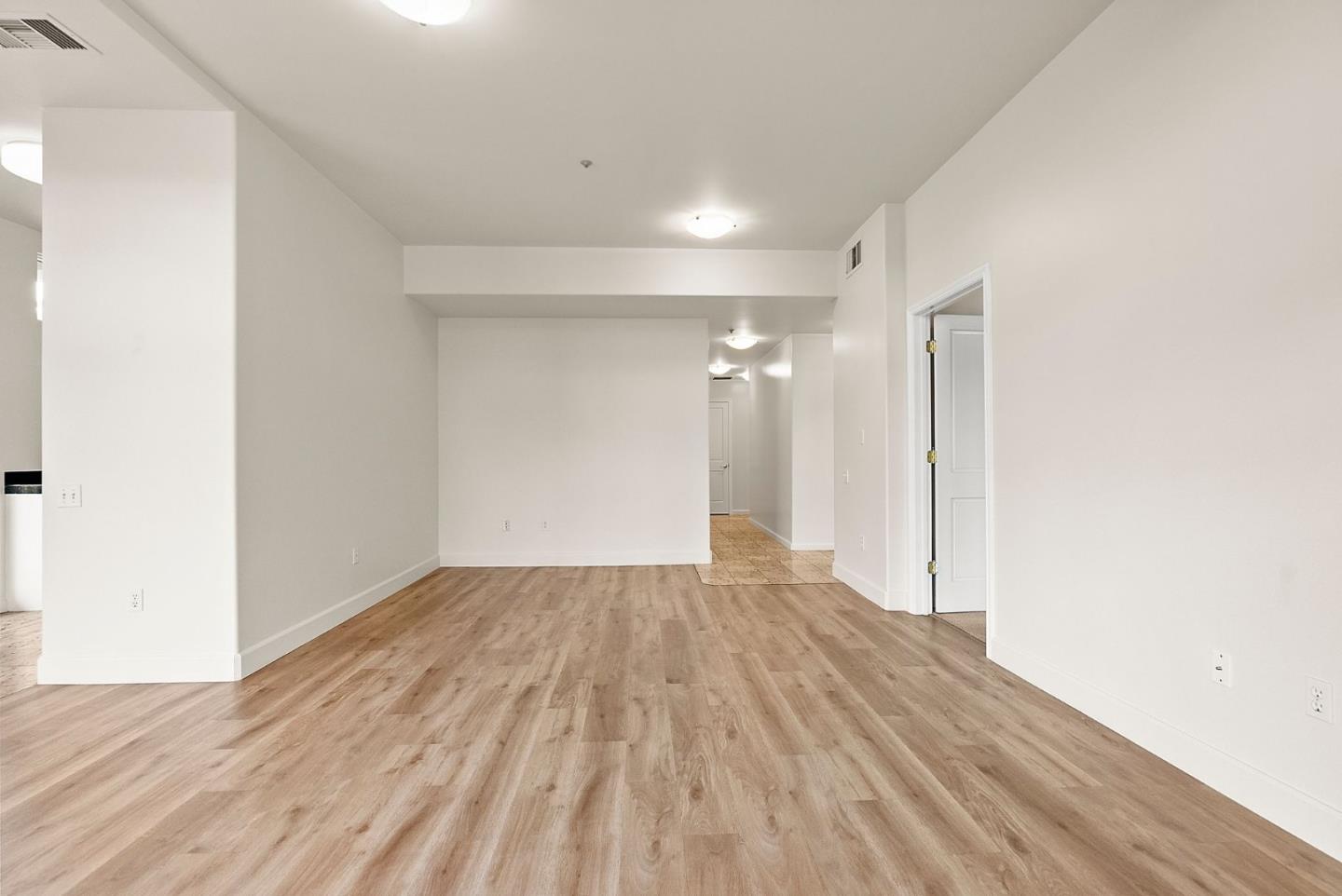 Detail Gallery Image 4 of 38 For 200 Sheridan #304,  Palo Alto,  CA 94306 - 2 Beds | 2 Baths