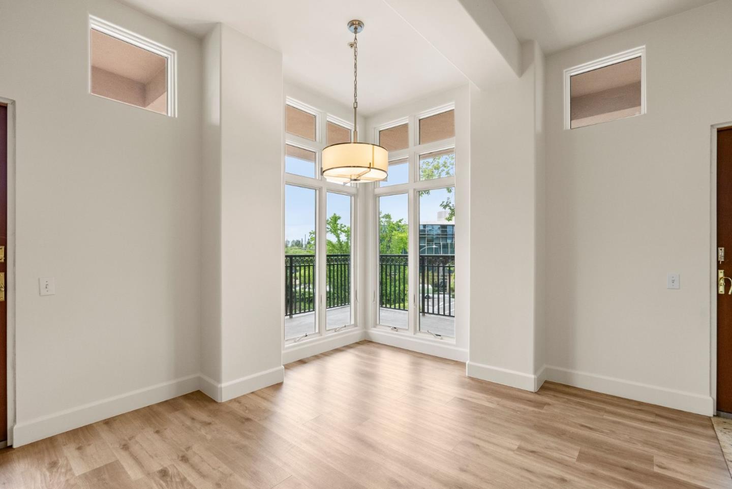Detail Gallery Image 5 of 38 For 200 Sheridan #304,  Palo Alto,  CA 94306 - 2 Beds | 2 Baths