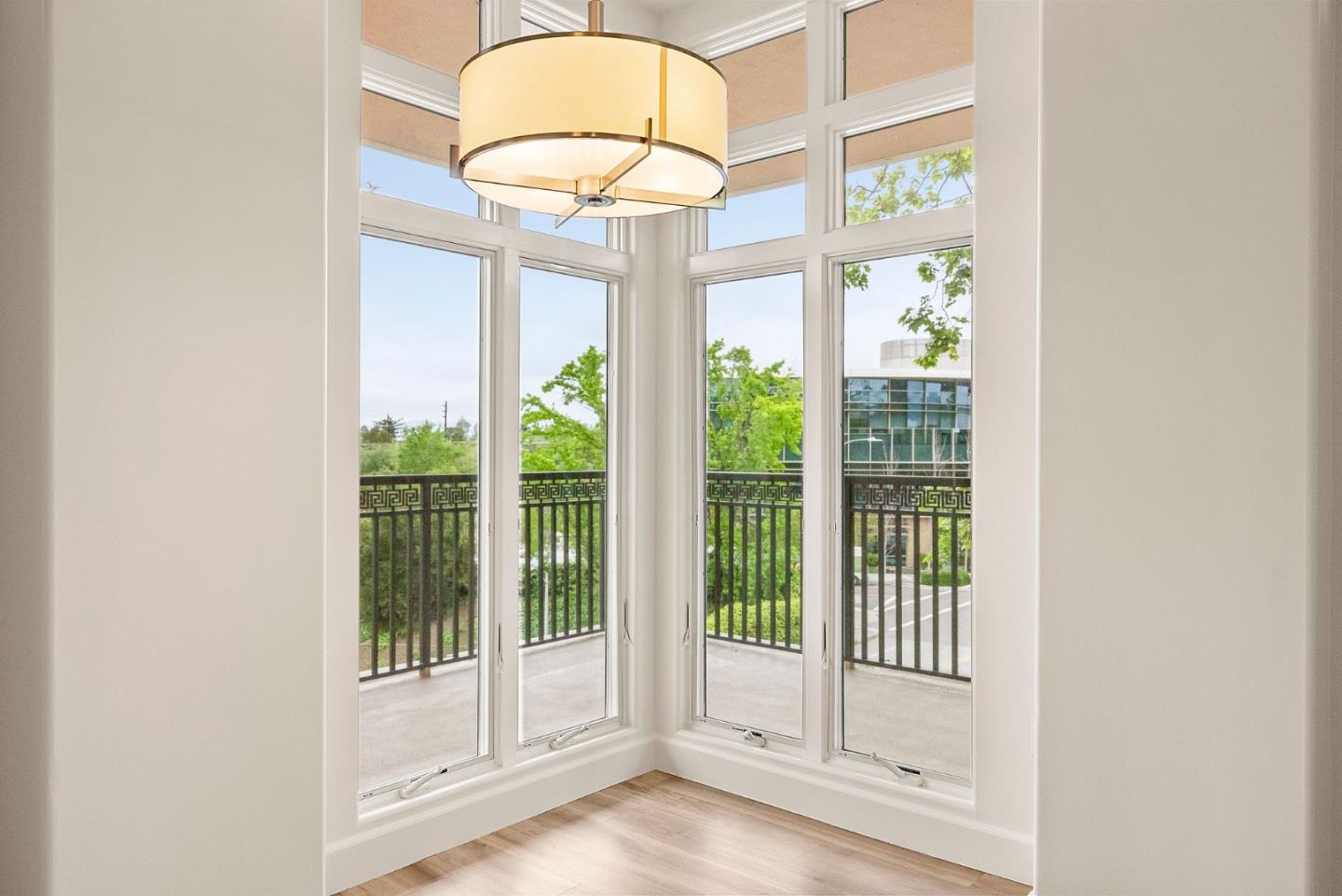 Detail Gallery Image 6 of 38 For 200 Sheridan #304,  Palo Alto,  CA 94306 - 2 Beds | 2 Baths