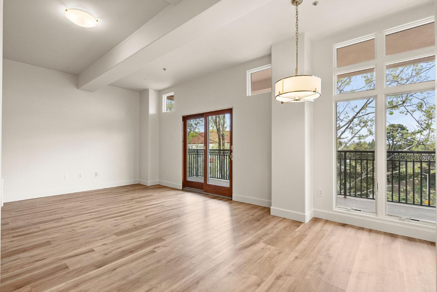 Detail Gallery Image 7 of 38 For 200 Sheridan #304,  Palo Alto,  CA 94306 - 2 Beds | 2 Baths