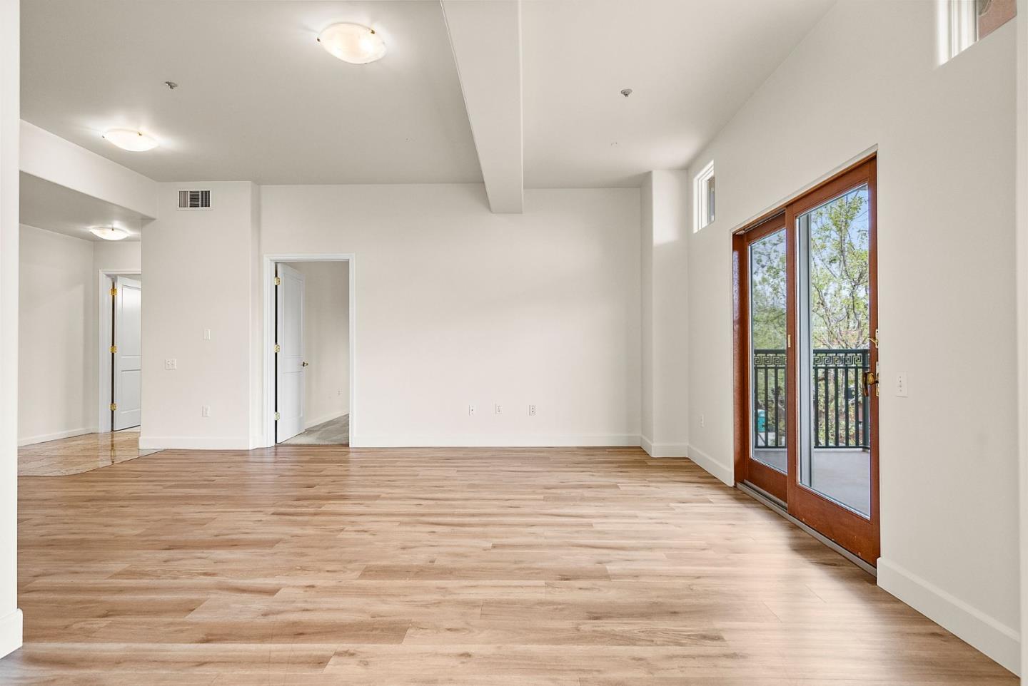 Detail Gallery Image 8 of 38 For 200 Sheridan #304,  Palo Alto,  CA 94306 - 2 Beds | 2 Baths