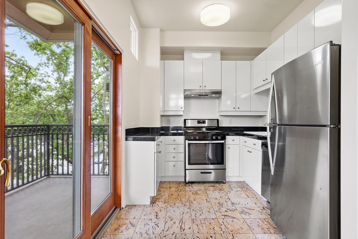 Detail Gallery Image 9 of 38 For 200 Sheridan #304,  Palo Alto,  CA 94306 - 2 Beds | 2 Baths