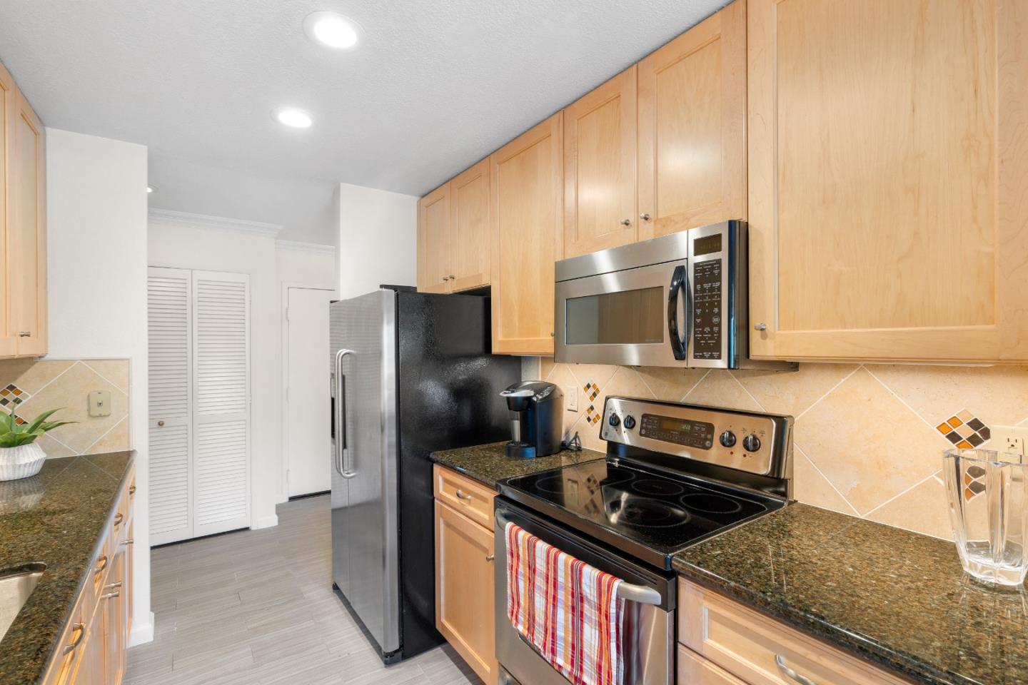 Detail Gallery Image 7 of 29 For 780 Sea Spray Ln #112,  Foster City,  CA 94404 - 2 Beds | 2 Baths