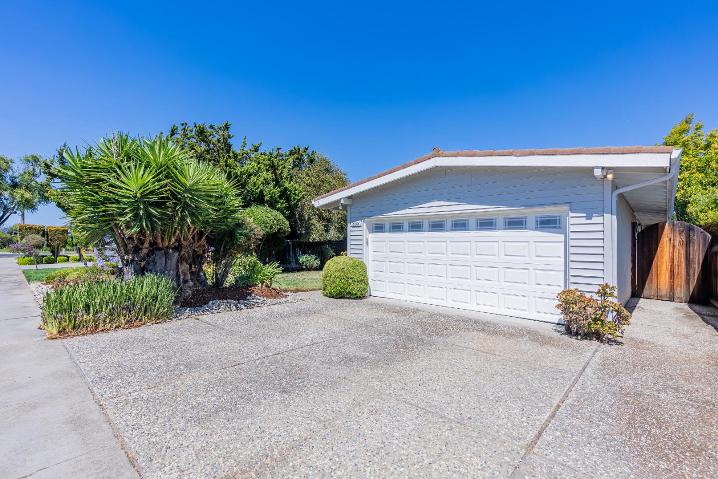 Detail Gallery Image 2 of 30 For 335 Burnett Ave, Santa Clara,  CA 95051 - 3 Beds | 2 Baths