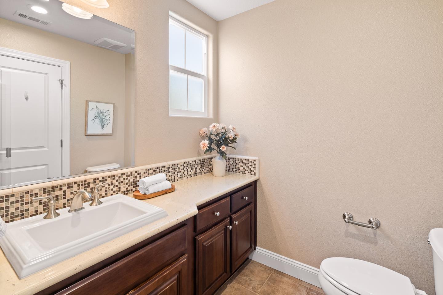 Detail Gallery Image 11 of 56 For 17 Estates Dr, Millbrae,  CA 94030 - 3 Beds | 3 Baths