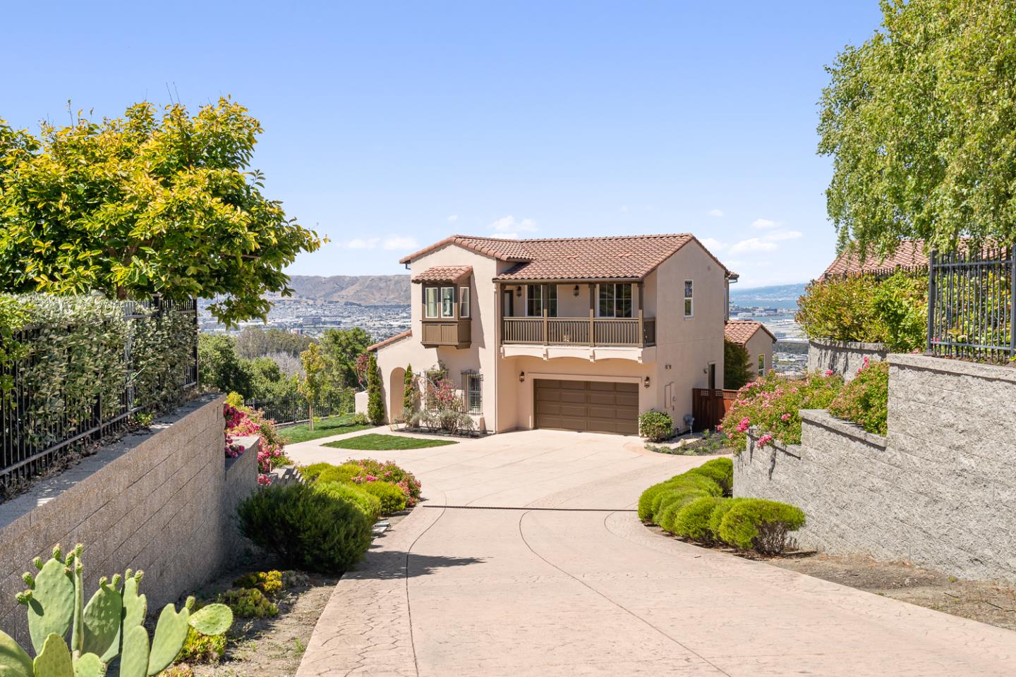 Detail Gallery Image 3 of 56 For 17 Estates Dr, Millbrae,  CA 94030 - 3 Beds | 3 Baths