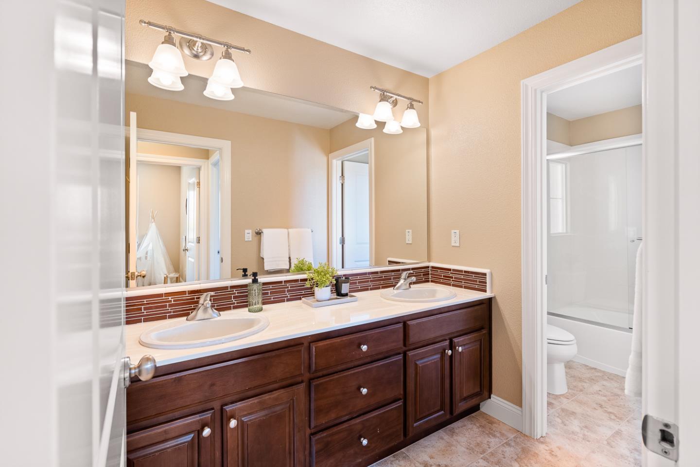Detail Gallery Image 38 of 56 For 17 Estates Dr, Millbrae,  CA 94030 - 3 Beds | 3 Baths