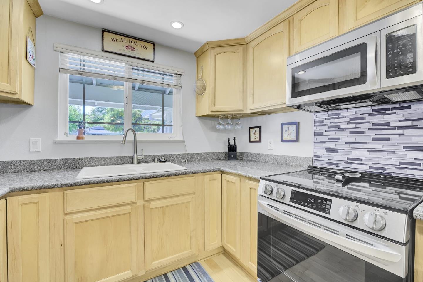 Detail Gallery Image 12 of 38 For 6175 Oneida Dr, San Jose,  CA 95123 - 3 Beds | 2 Baths