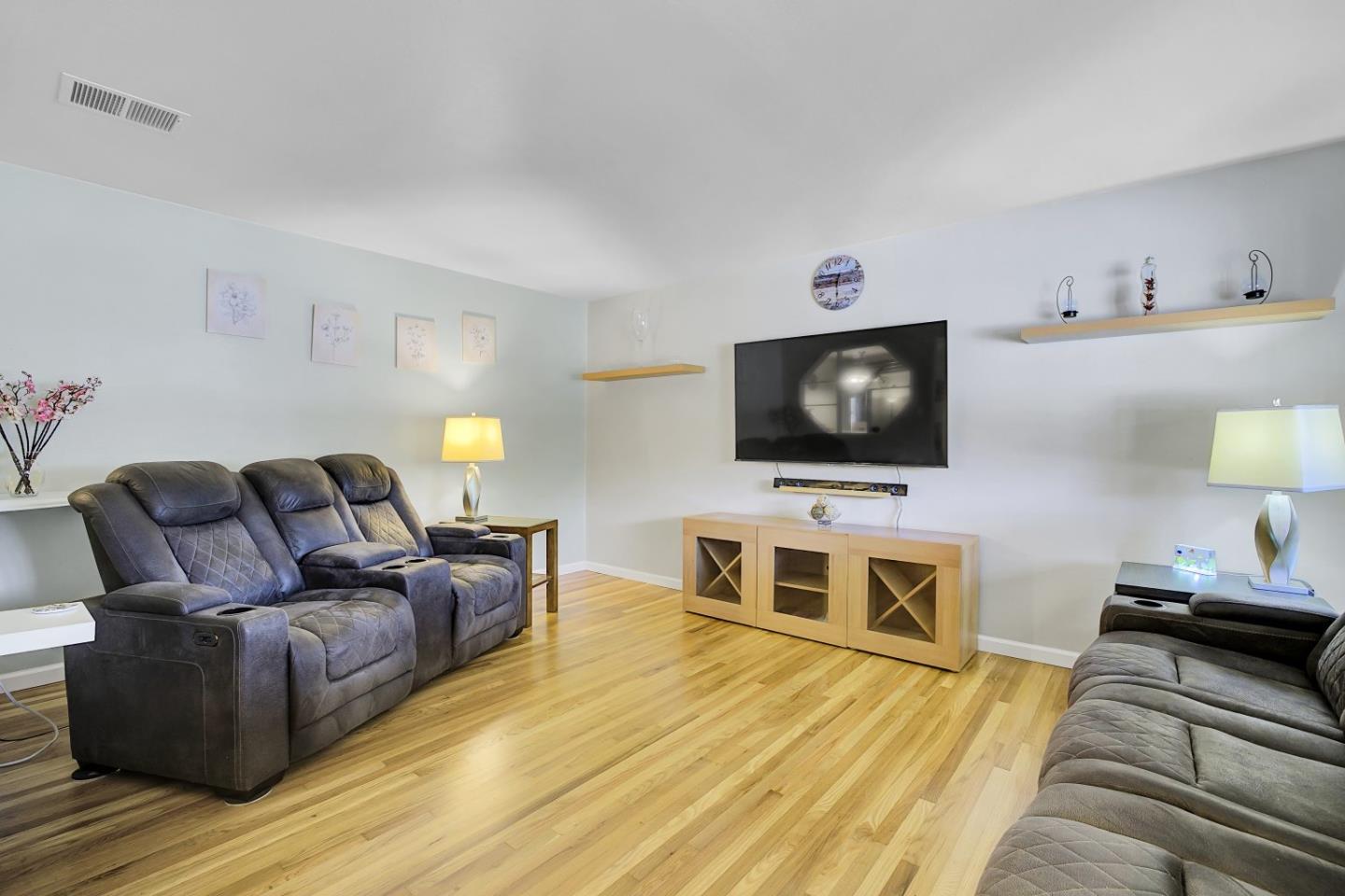 Detail Gallery Image 3 of 38 For 6175 Oneida Dr, San Jose,  CA 95123 - 3 Beds | 2 Baths