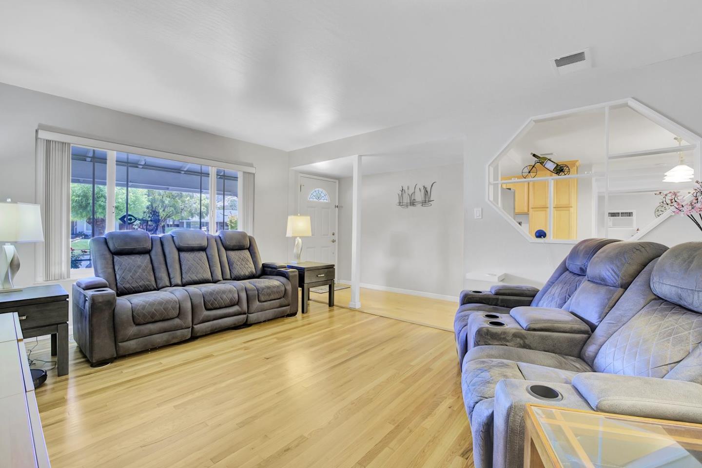 Detail Gallery Image 4 of 38 For 6175 Oneida Dr, San Jose,  CA 95123 - 3 Beds | 2 Baths