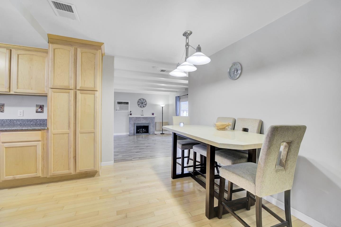 Detail Gallery Image 6 of 38 For 6175 Oneida Dr, San Jose,  CA 95123 - 3 Beds | 2 Baths
