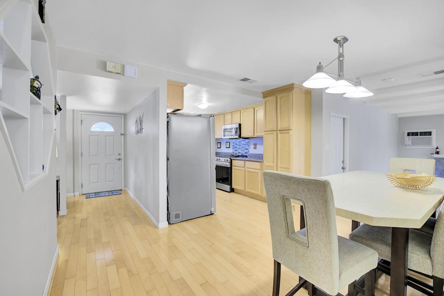 Detail Gallery Image 8 of 38 For 6175 Oneida Dr, San Jose,  CA 95123 - 3 Beds | 2 Baths
