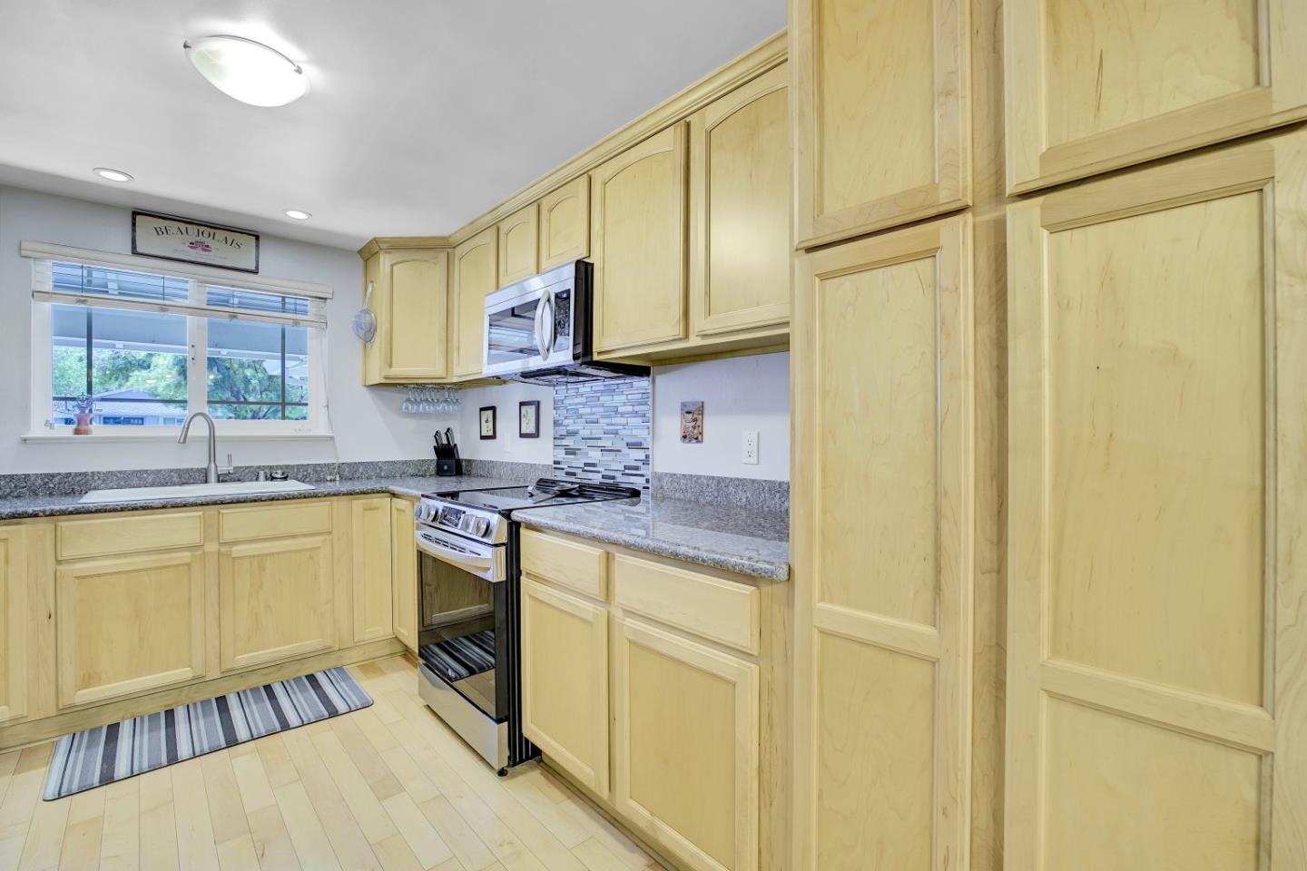 Detail Gallery Image 9 of 38 For 6175 Oneida Dr, San Jose,  CA 95123 - 3 Beds | 2 Baths