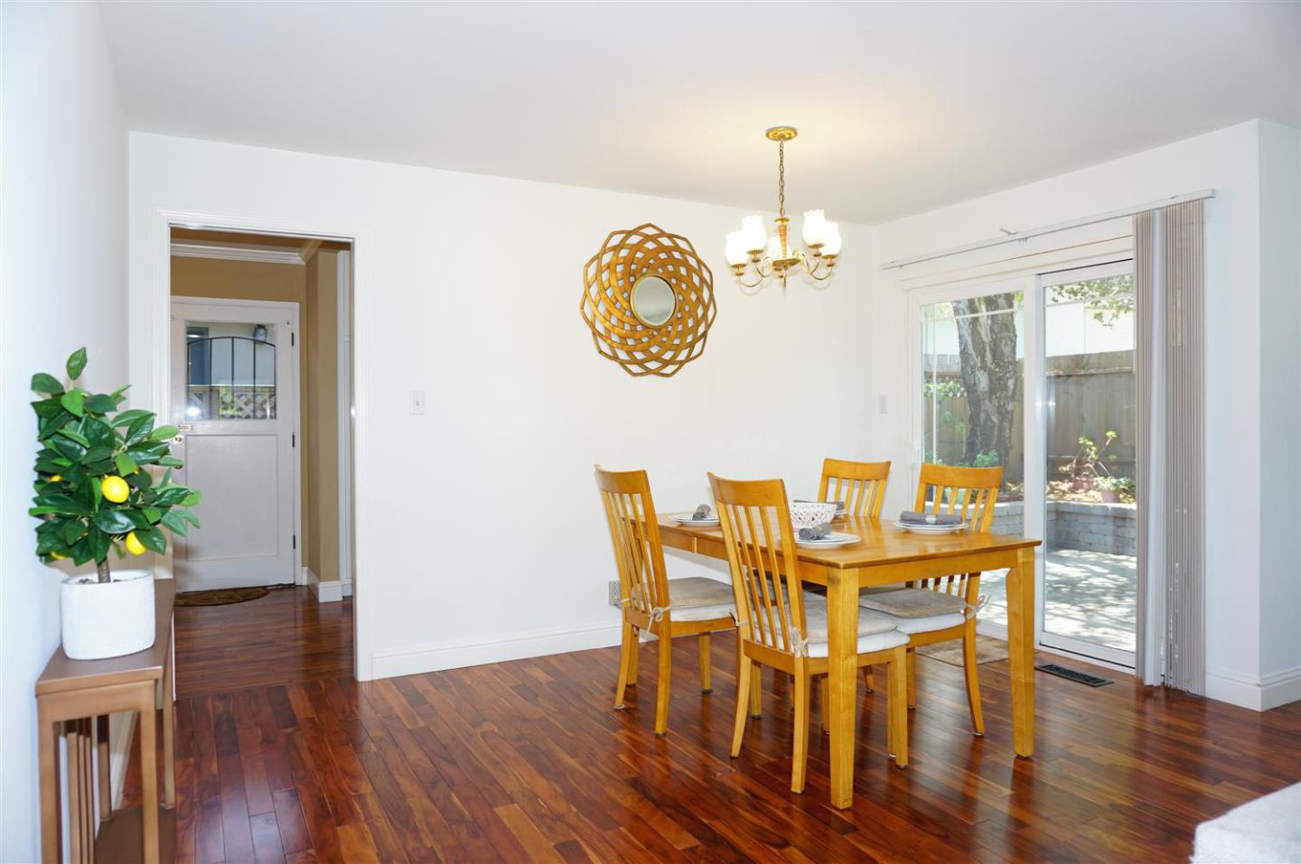 Detail Gallery Image 9 of 33 For 1401 Woodberry Ave, San Mateo,  CA 94403 - 5 Beds | 4 Baths