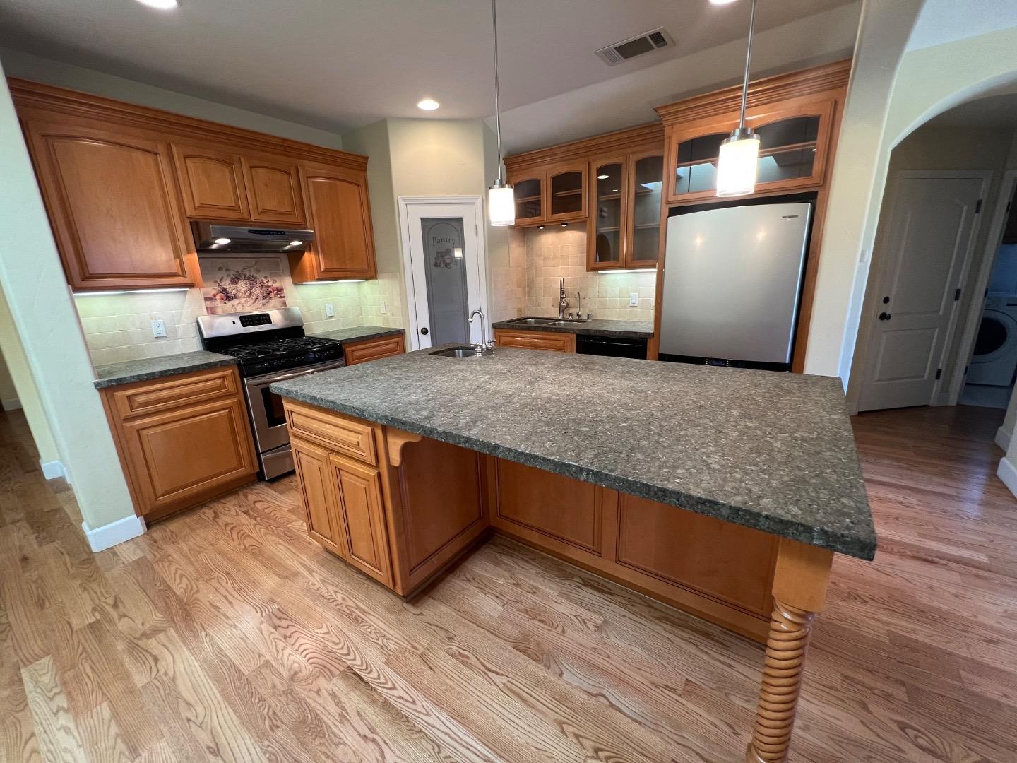 Detail Gallery Image 3 of 22 For 1457 Maxine Ave, San Jose,  CA 95125 - 3 Beds | 2 Baths